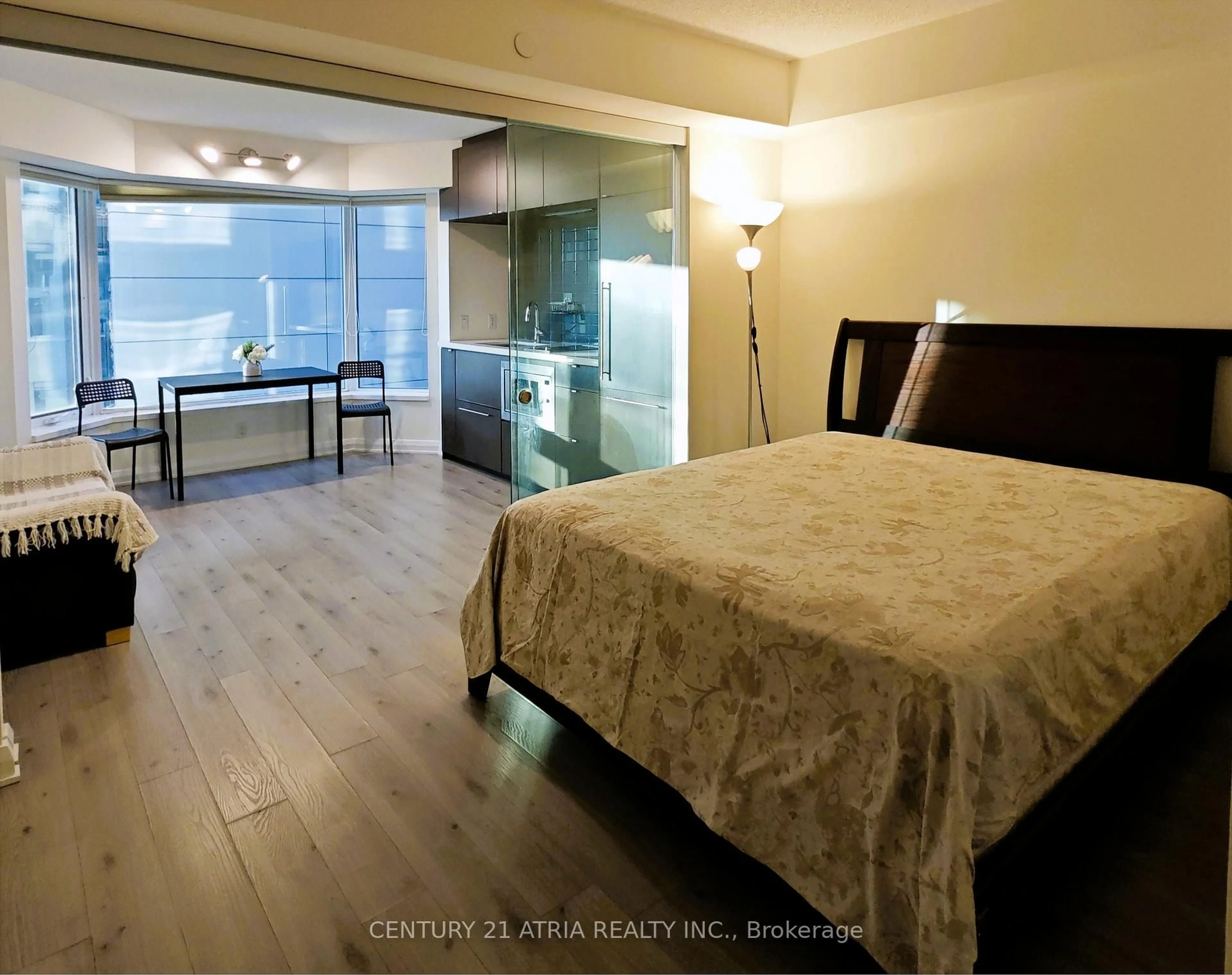 Bedroom with bed, unknown for 155 Yorkville Ave #605, Toronto Ontario M5R 0B4