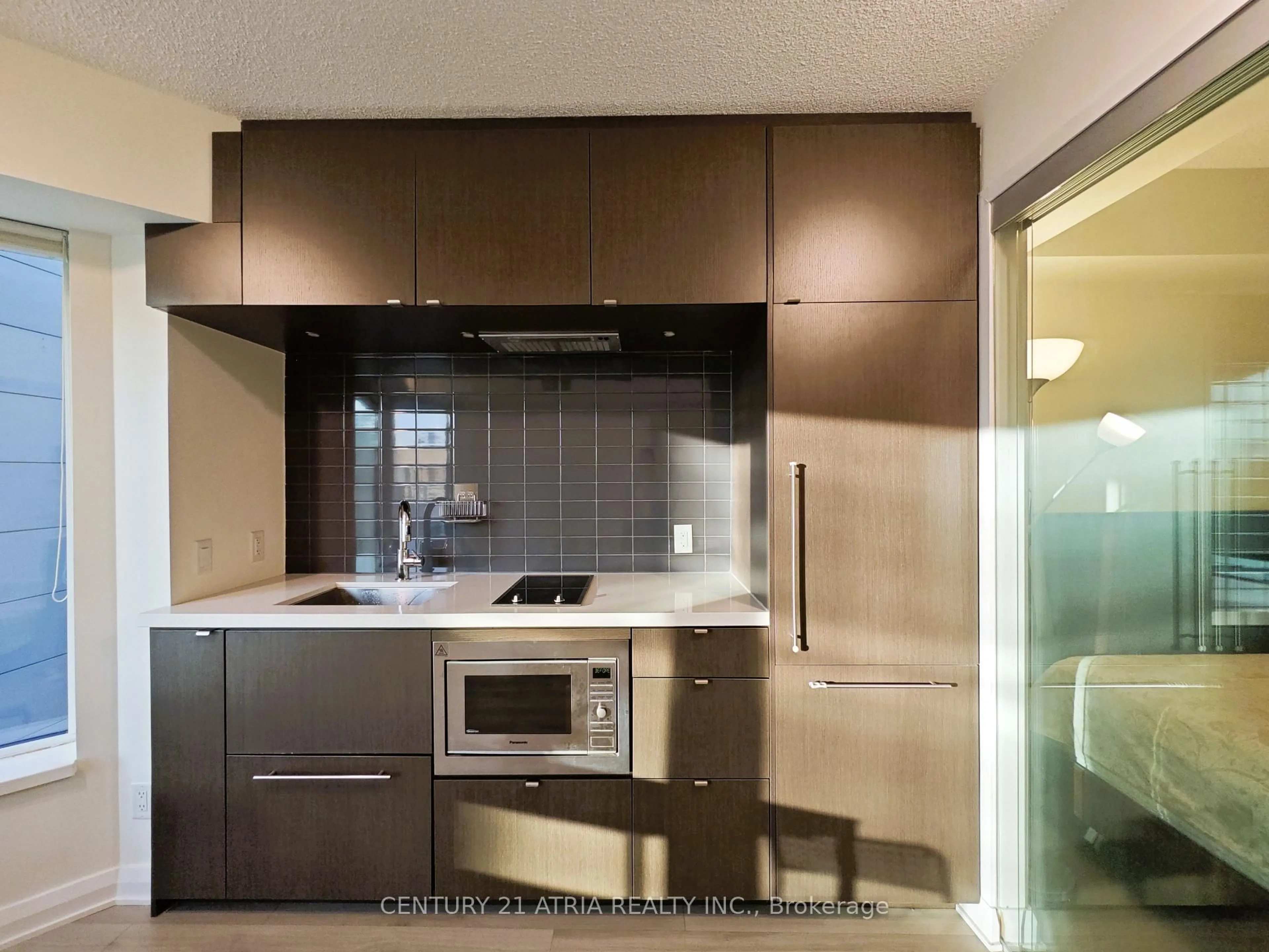 Standard kitchen, unknown for 155 Yorkville Ave #605, Toronto Ontario M5R 0B4