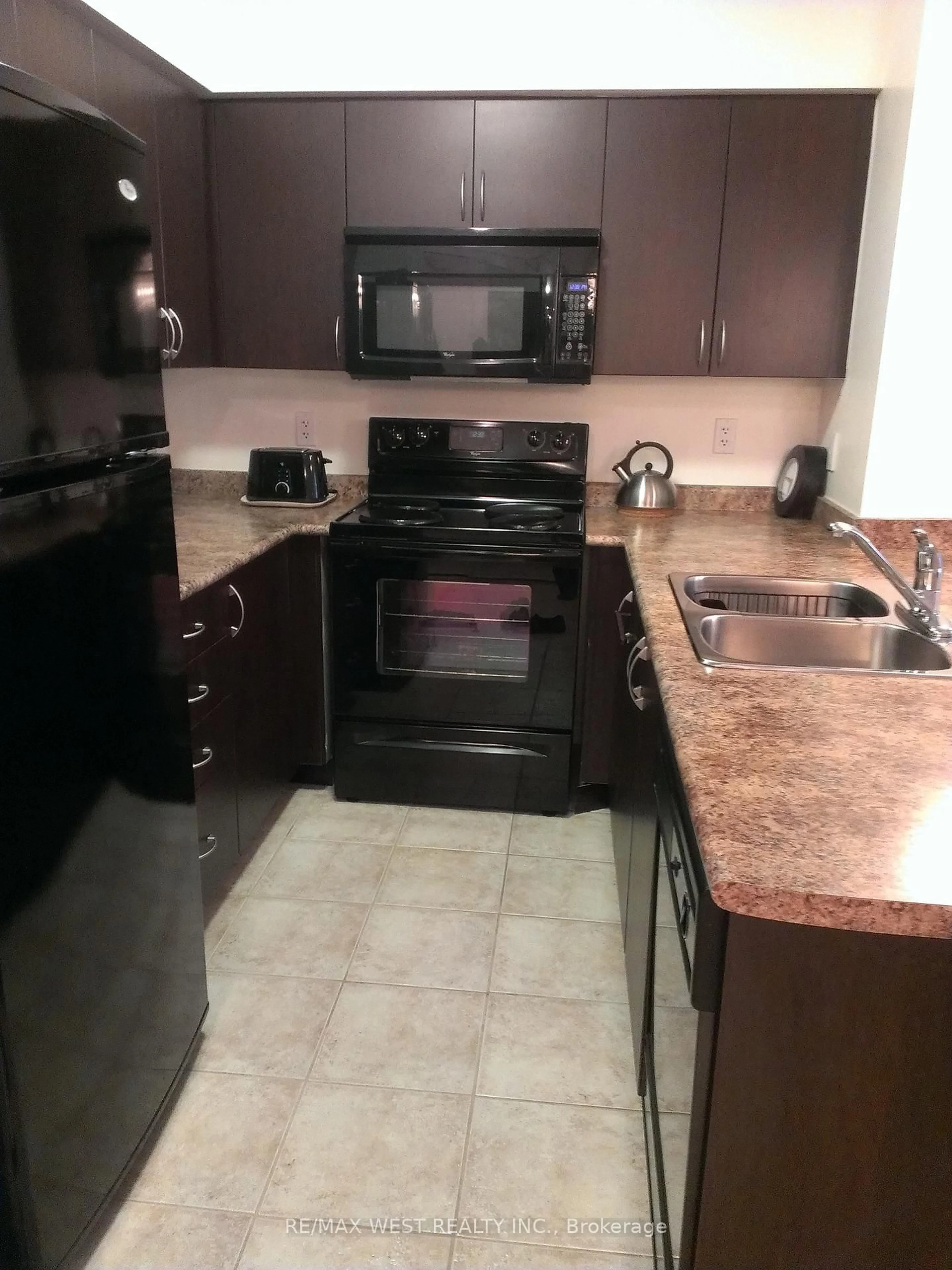 Standard kitchen, ceramic/tile floor for 872 Sheppard Ave #316, Toronto Ontario M3H 2T5