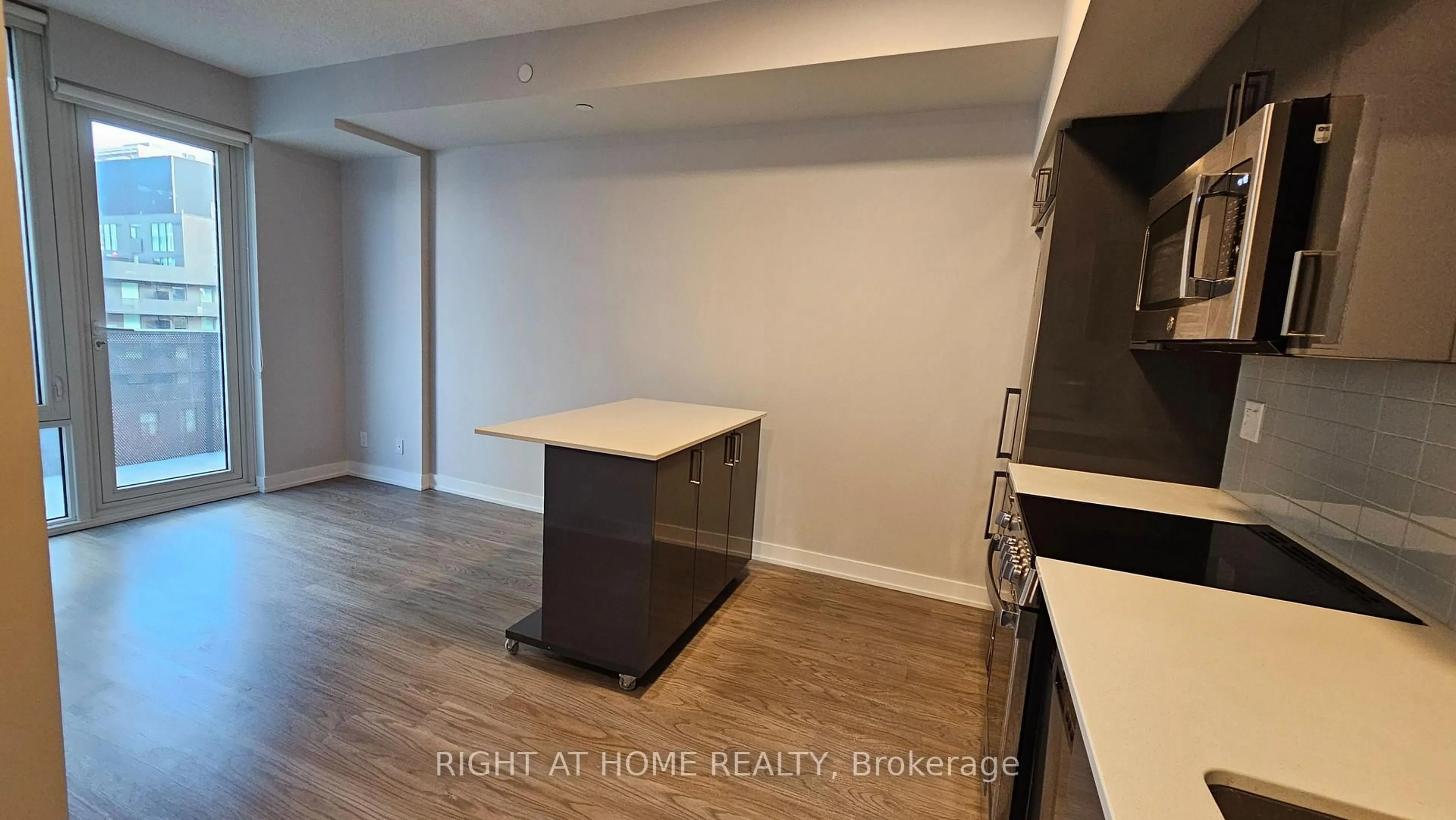 Unknown for 38 Monte Kwinter Crt #728, Toronto Ontario M3H 0E2