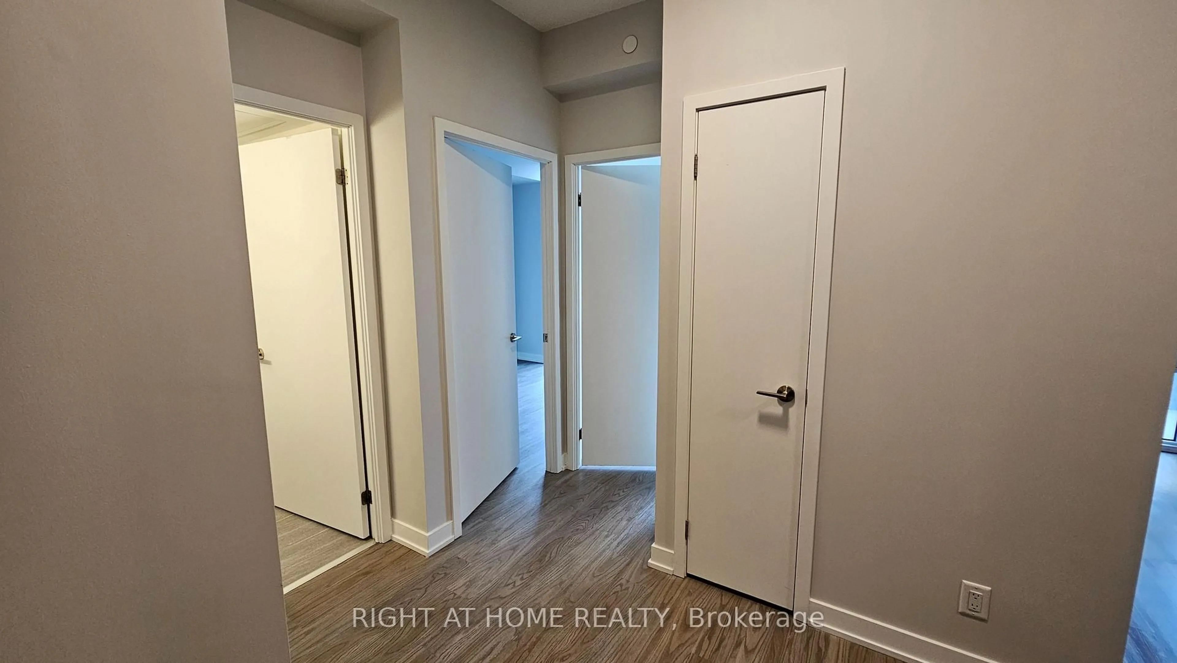 Indoor entryway for 38 Monte Kwinter Crt #728, Toronto Ontario M3H 0E2