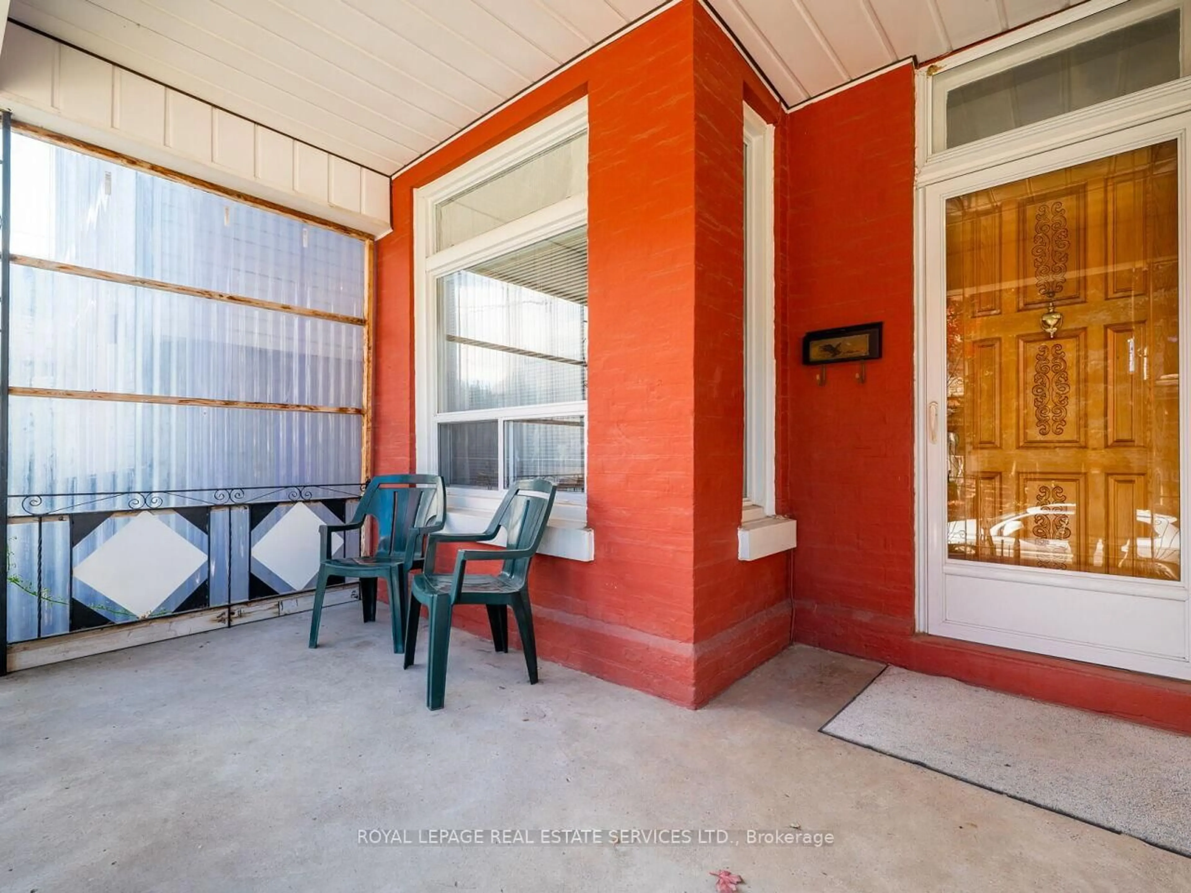 Patio, street for 94 Montrose Ave, Toronto Ontario M6J 2T7