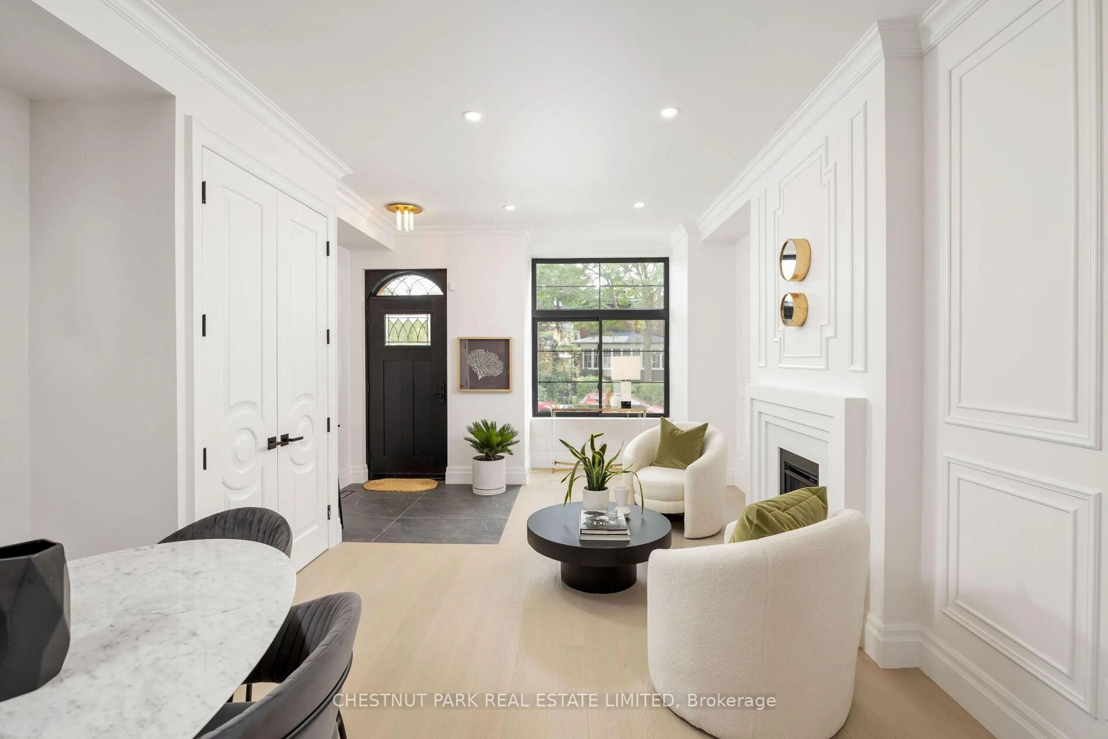 Indoor entryway for 112 Givins St, Toronto Ontario M6J 2X9