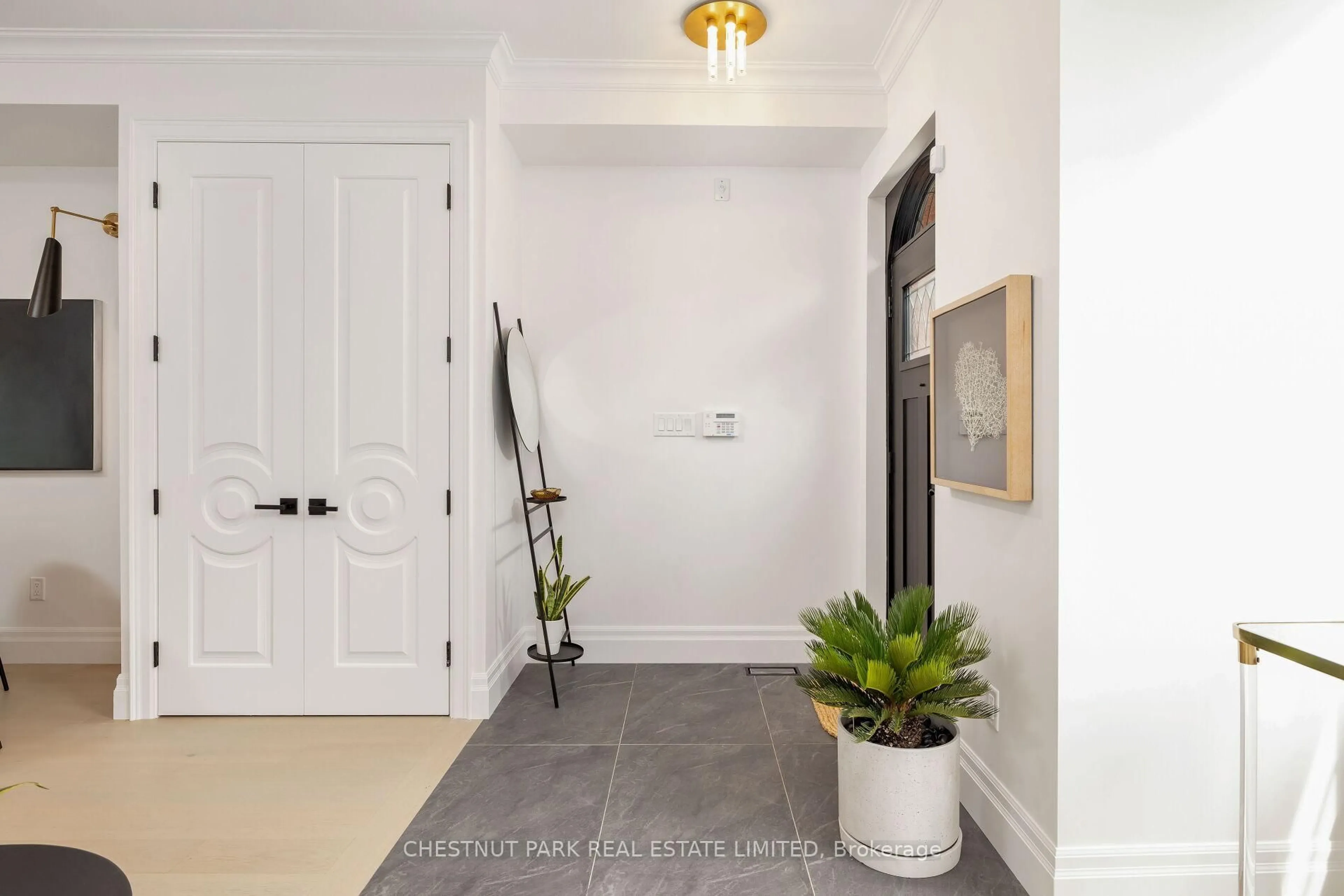 Indoor entryway for 112 Givins St, Toronto Ontario M6J 2X9