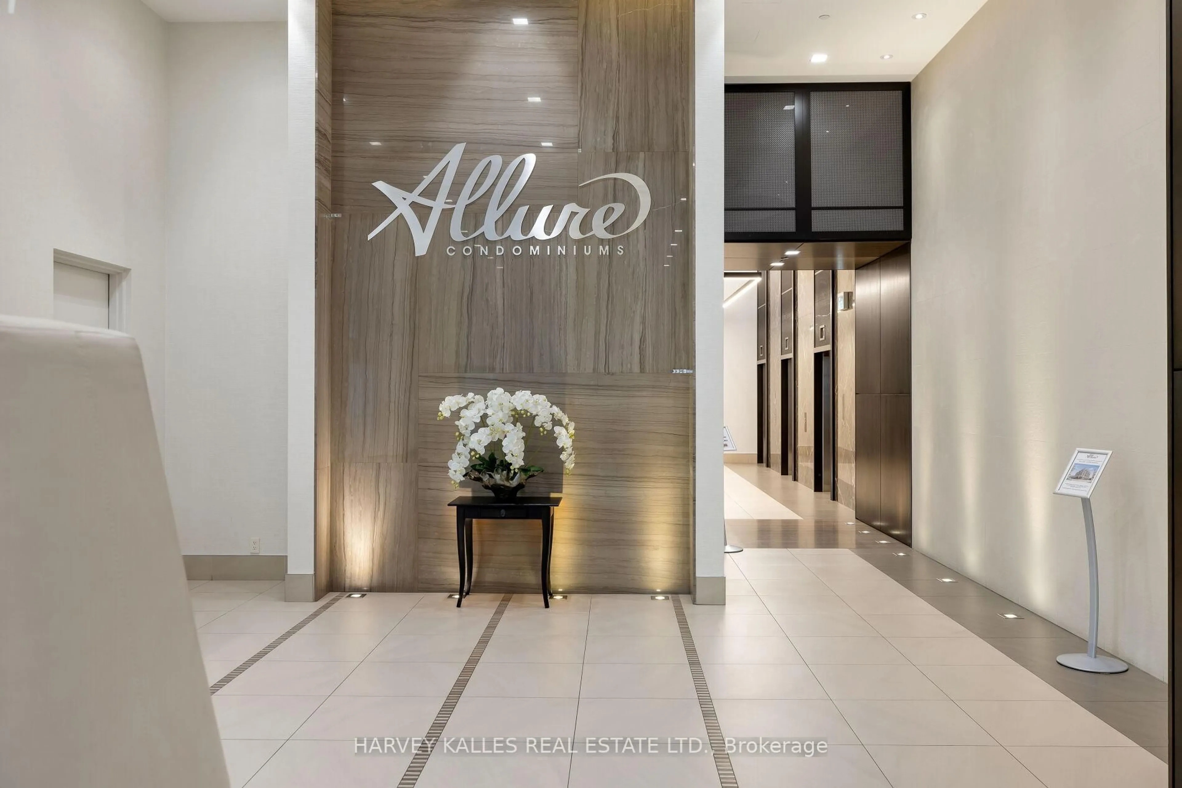 Indoor foyer for 23 Glebe Rd #1007, Toronto Ontario M5P 0A1