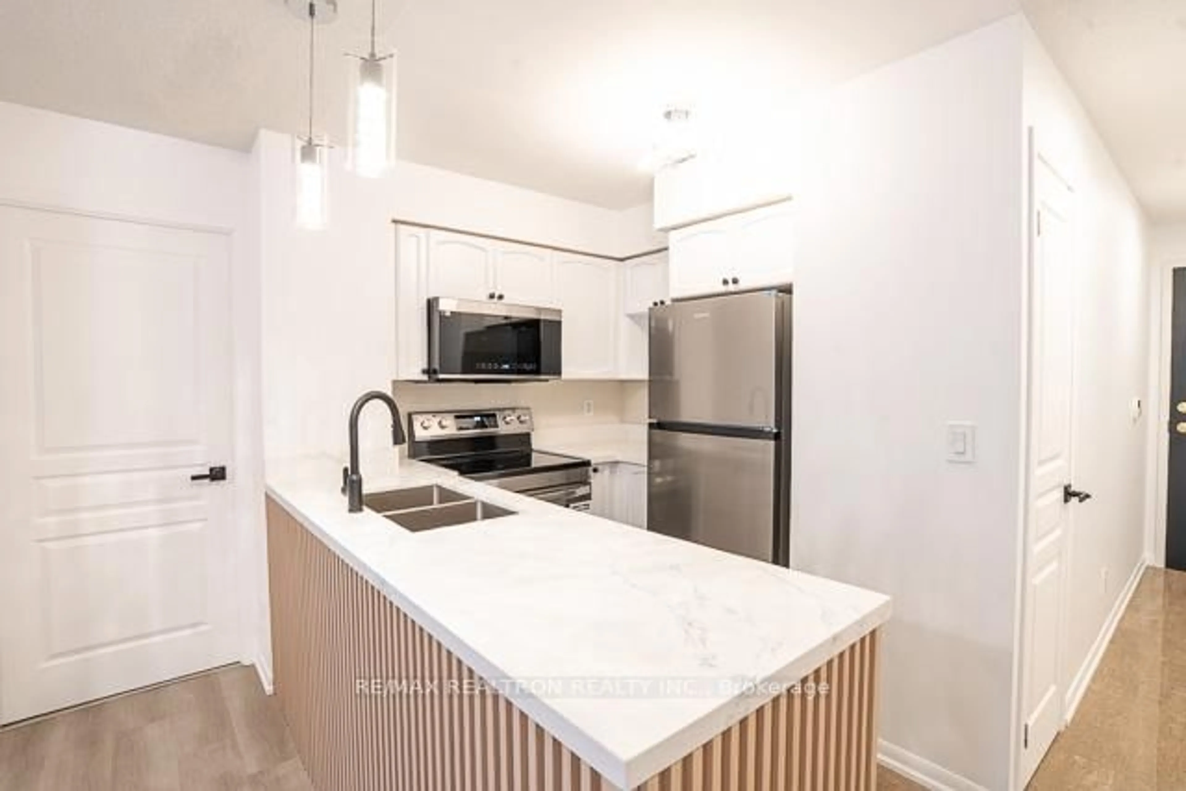 Unknown for 18 Yonge St #808, Toronto Ontario M5E 1Z8