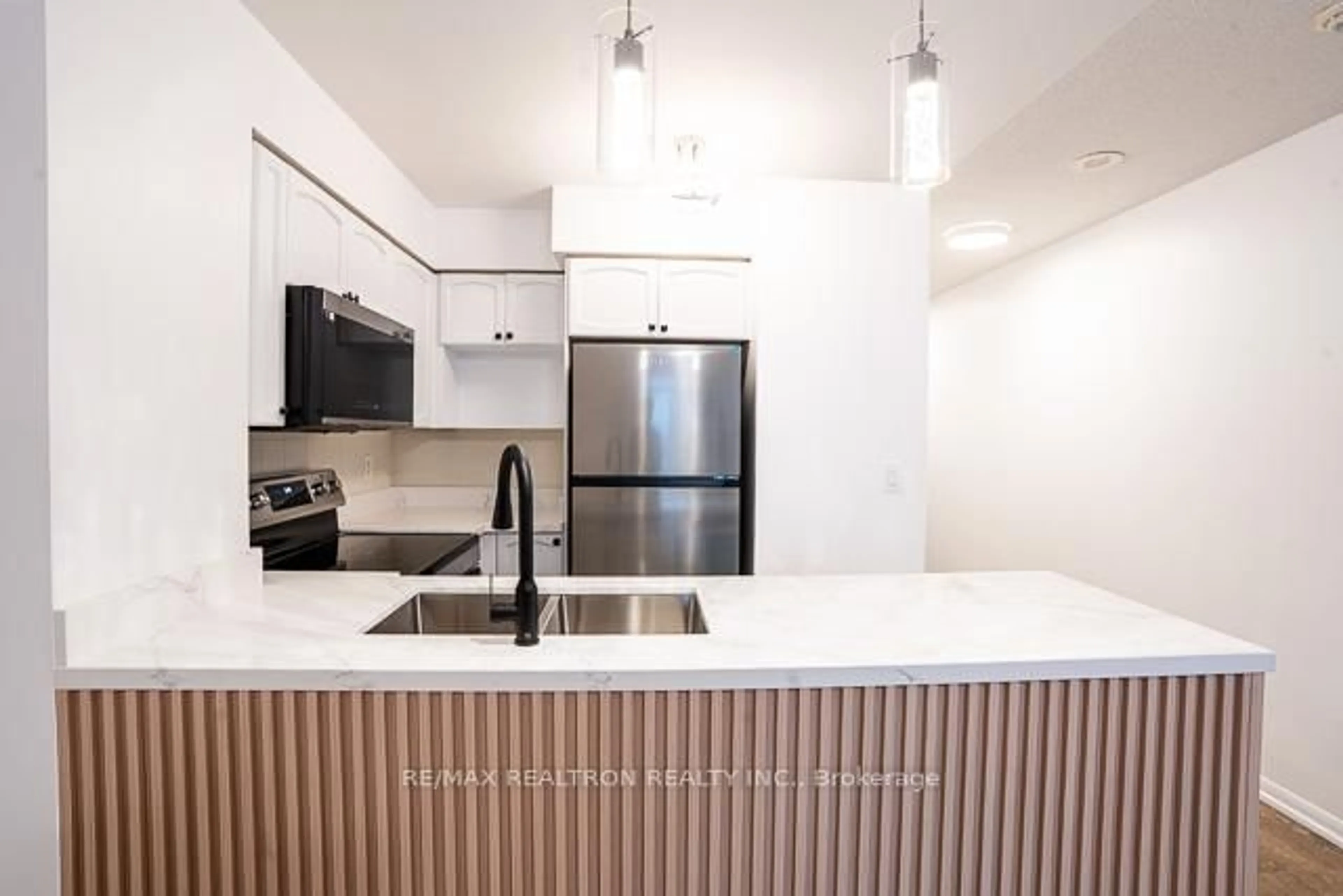 Standard kitchen, unknown for 18 Yonge St #808, Toronto Ontario M5E 1Z8