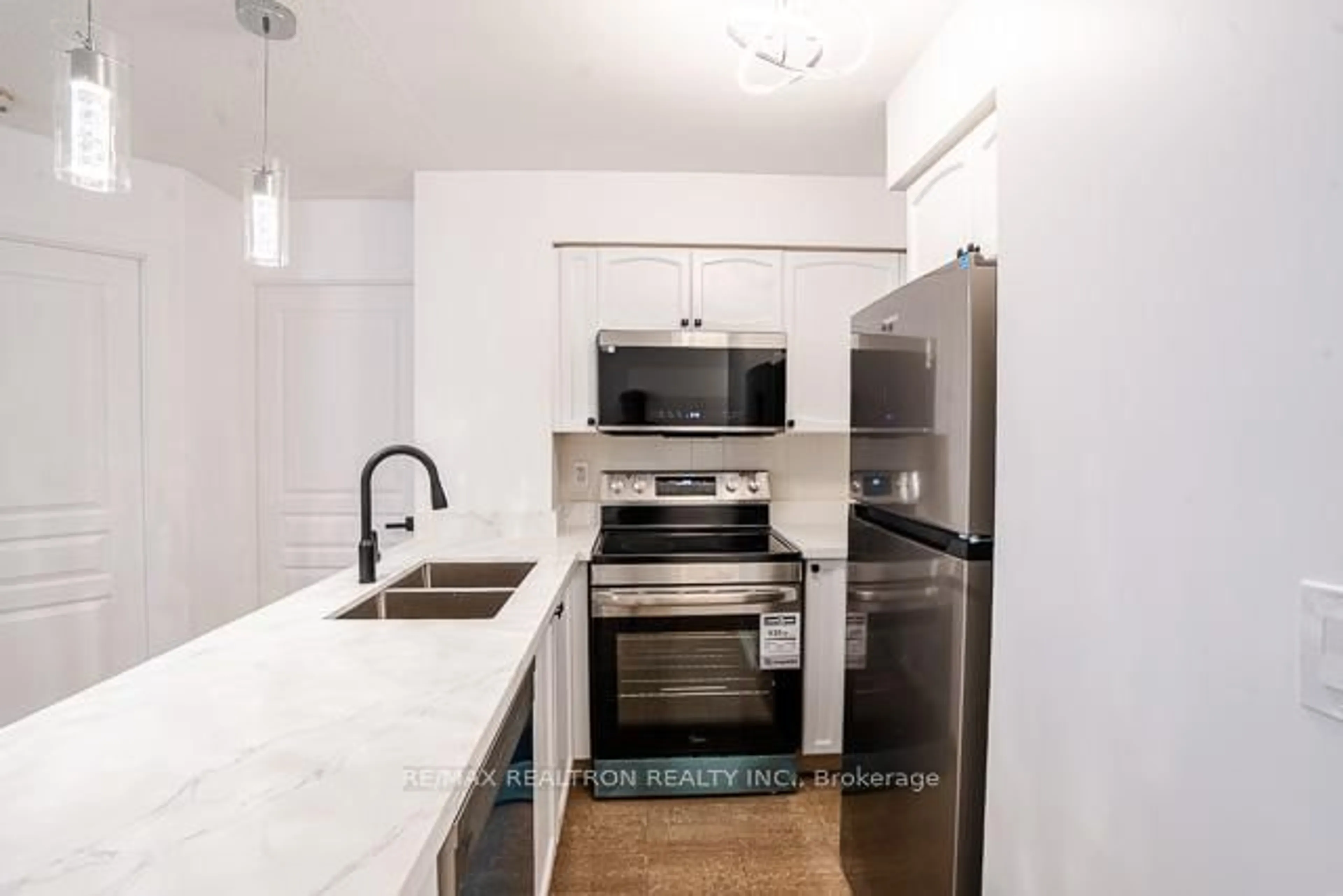 Standard kitchen, unknown for 18 Yonge St #808, Toronto Ontario M5E 1Z8