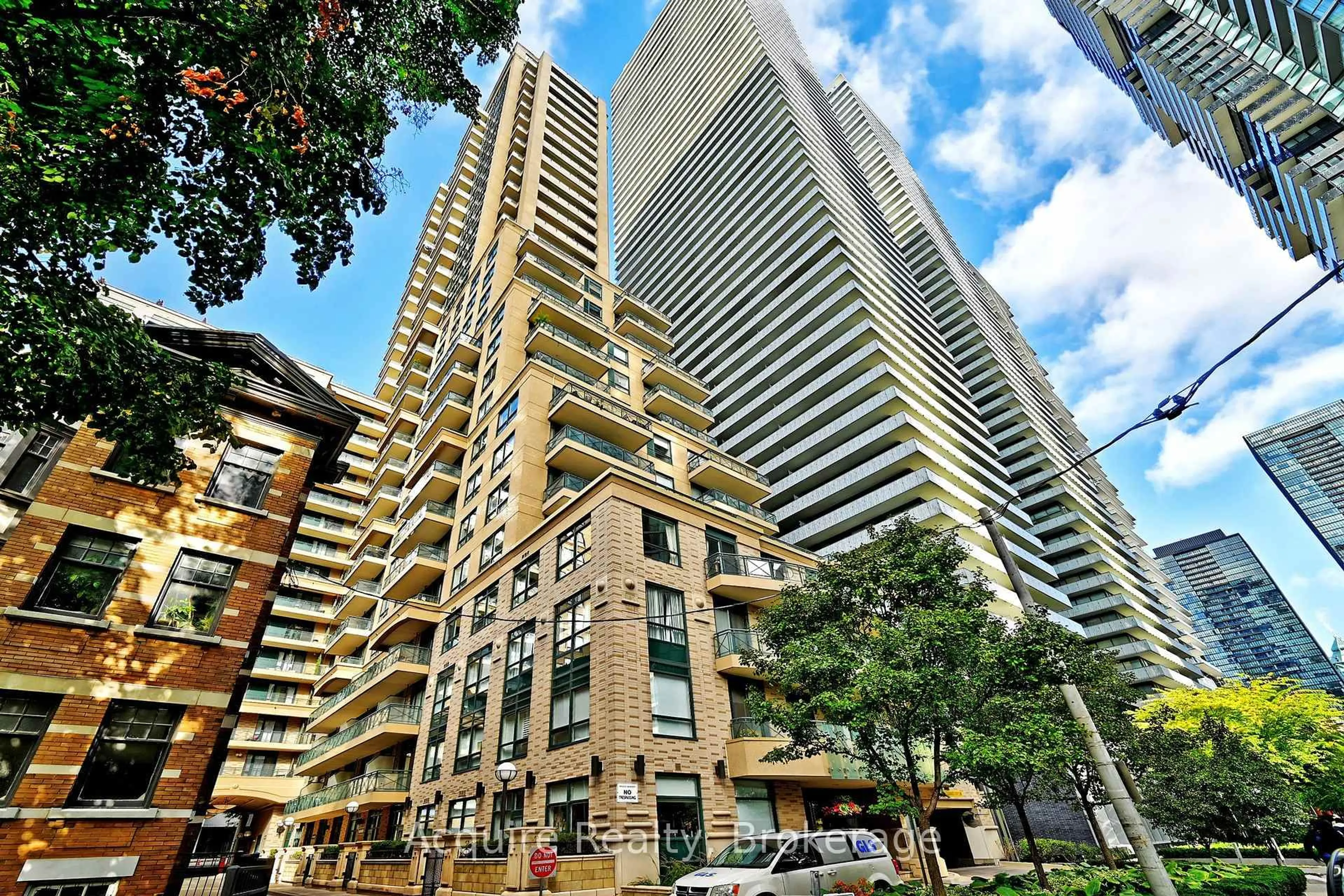 Patio, city buildings view from balcony for 35 Hayden St #1012, Toronto Ontario M4Y 3C3