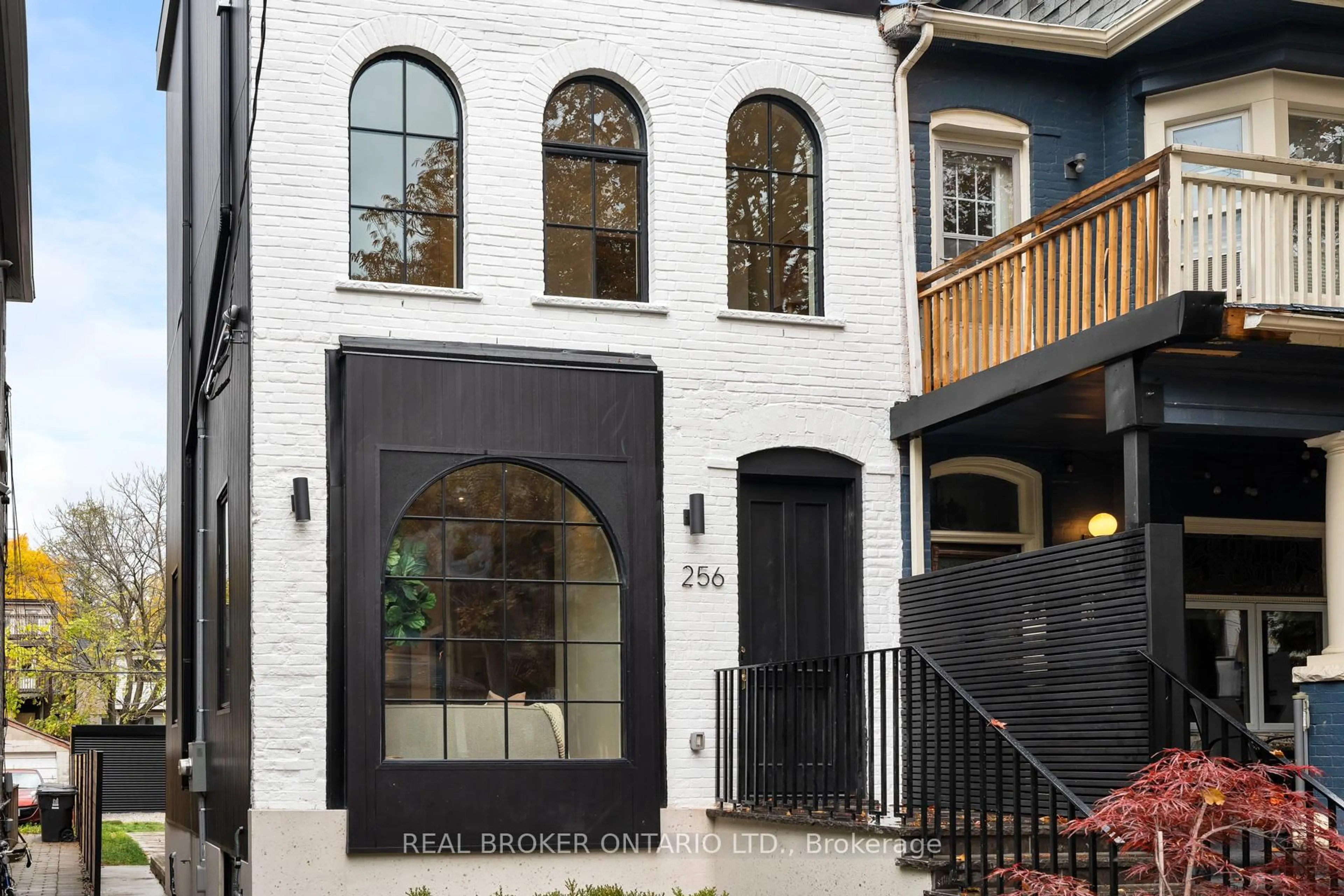 Unknown for 256 Major St, Toronto Ontario M5S 2L6