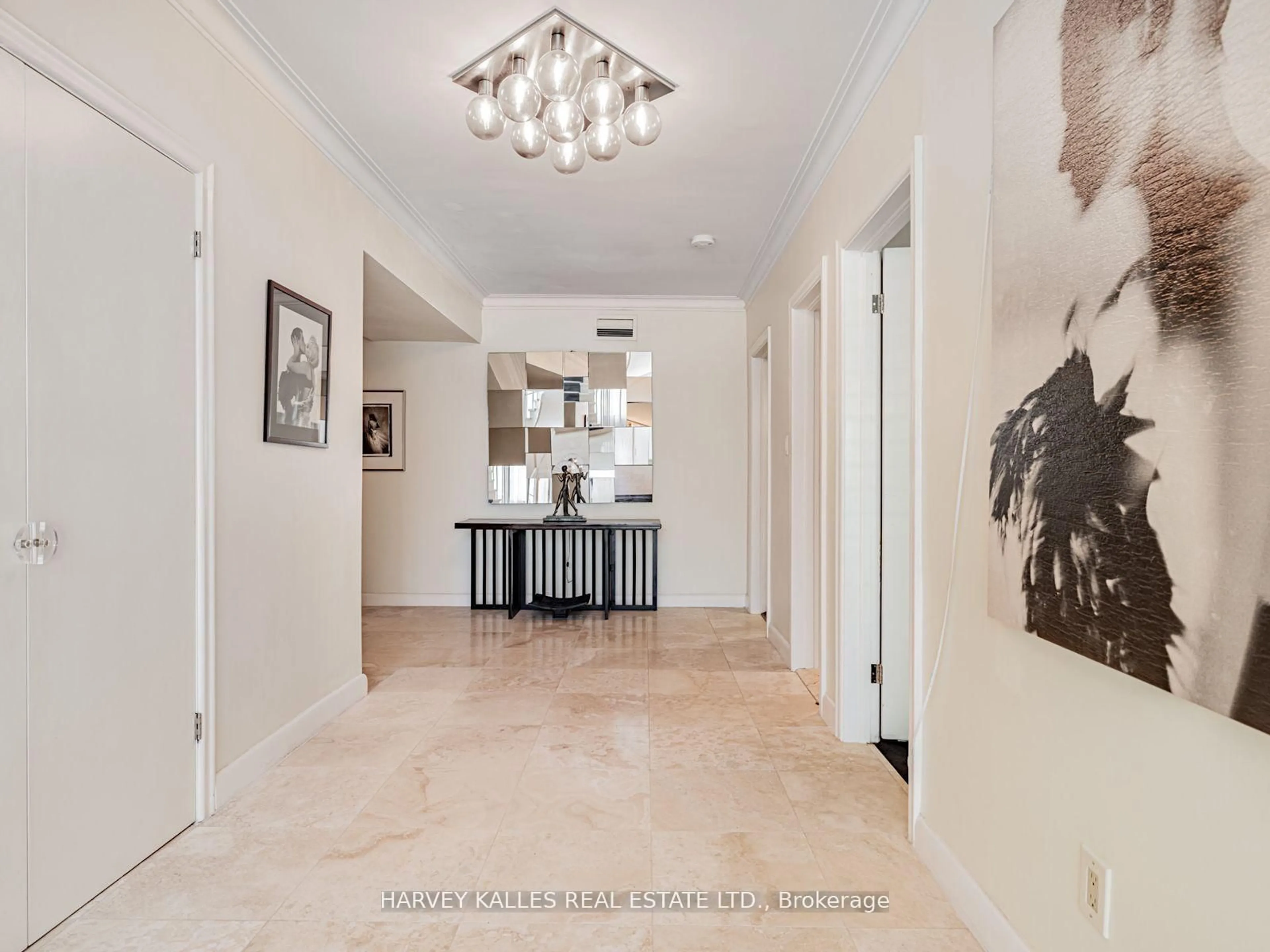 Indoor entryway for 15 Ridelle Ave, Toronto Ontario M6B 1H5