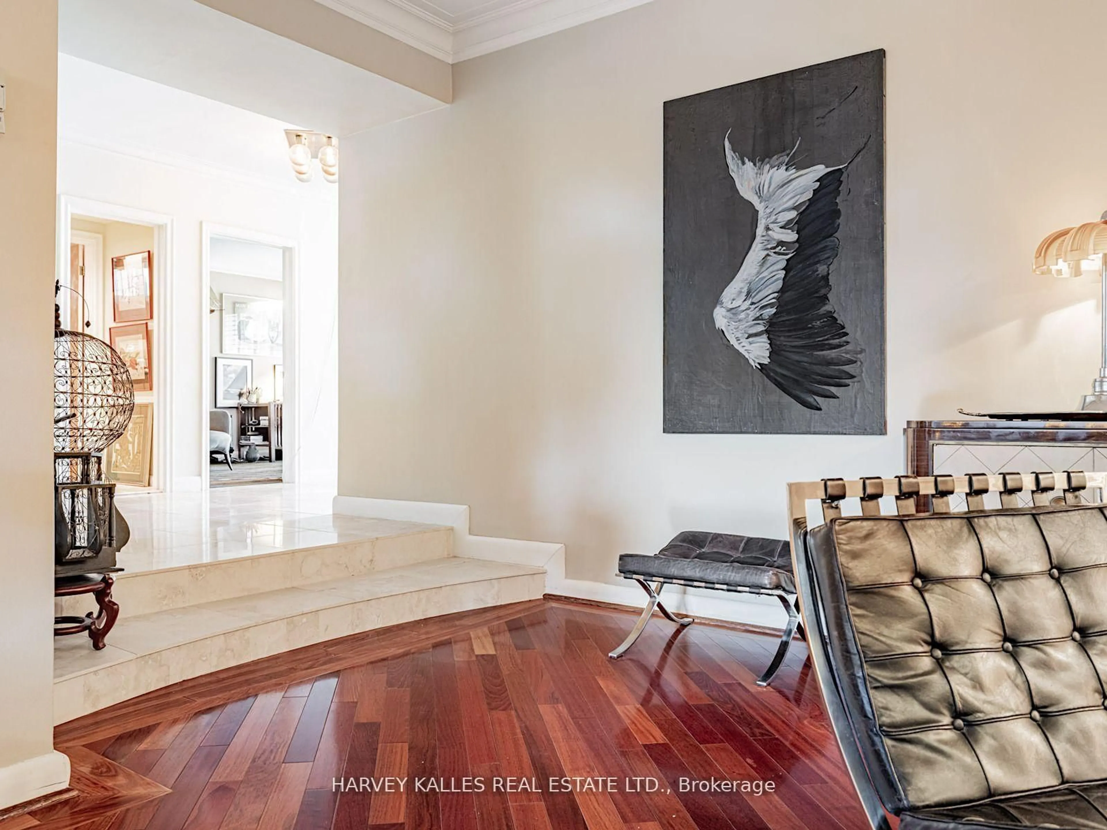 Indoor foyer for 15 Ridelle Ave, Toronto Ontario M6B 1H5