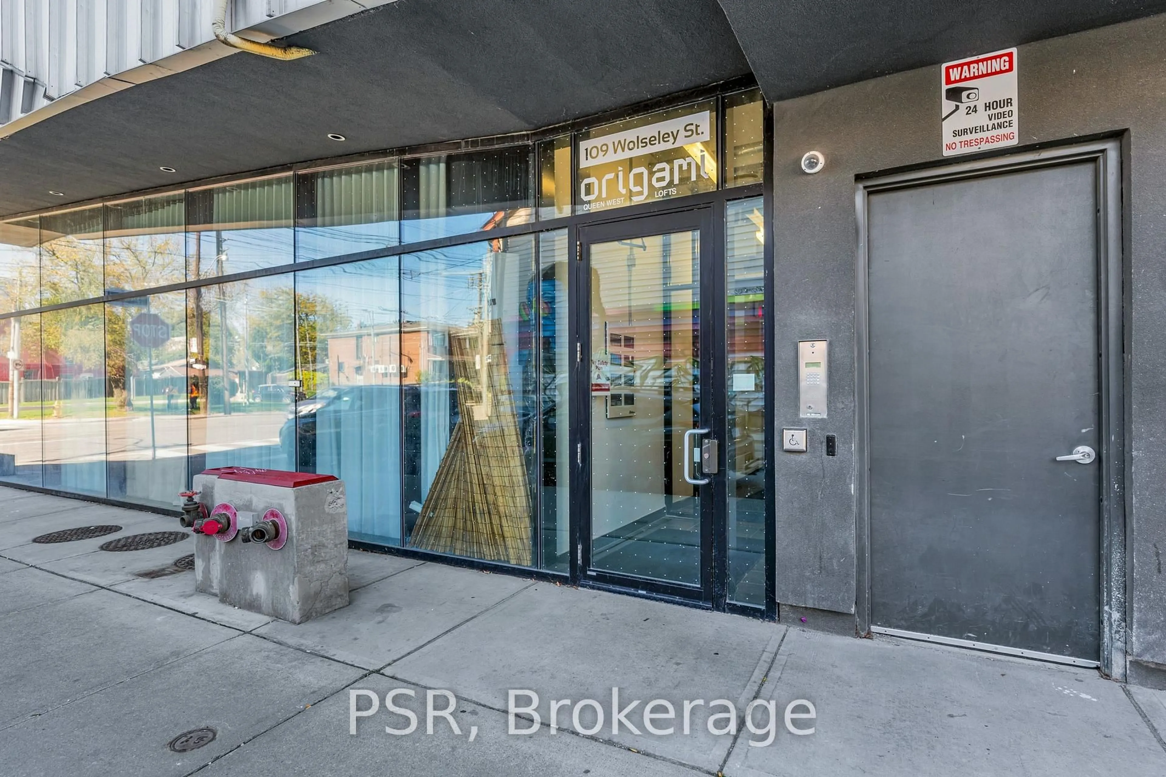 Indoor foyer for 109 Wolseley St #502, Toronto Ontario M6J 1K1