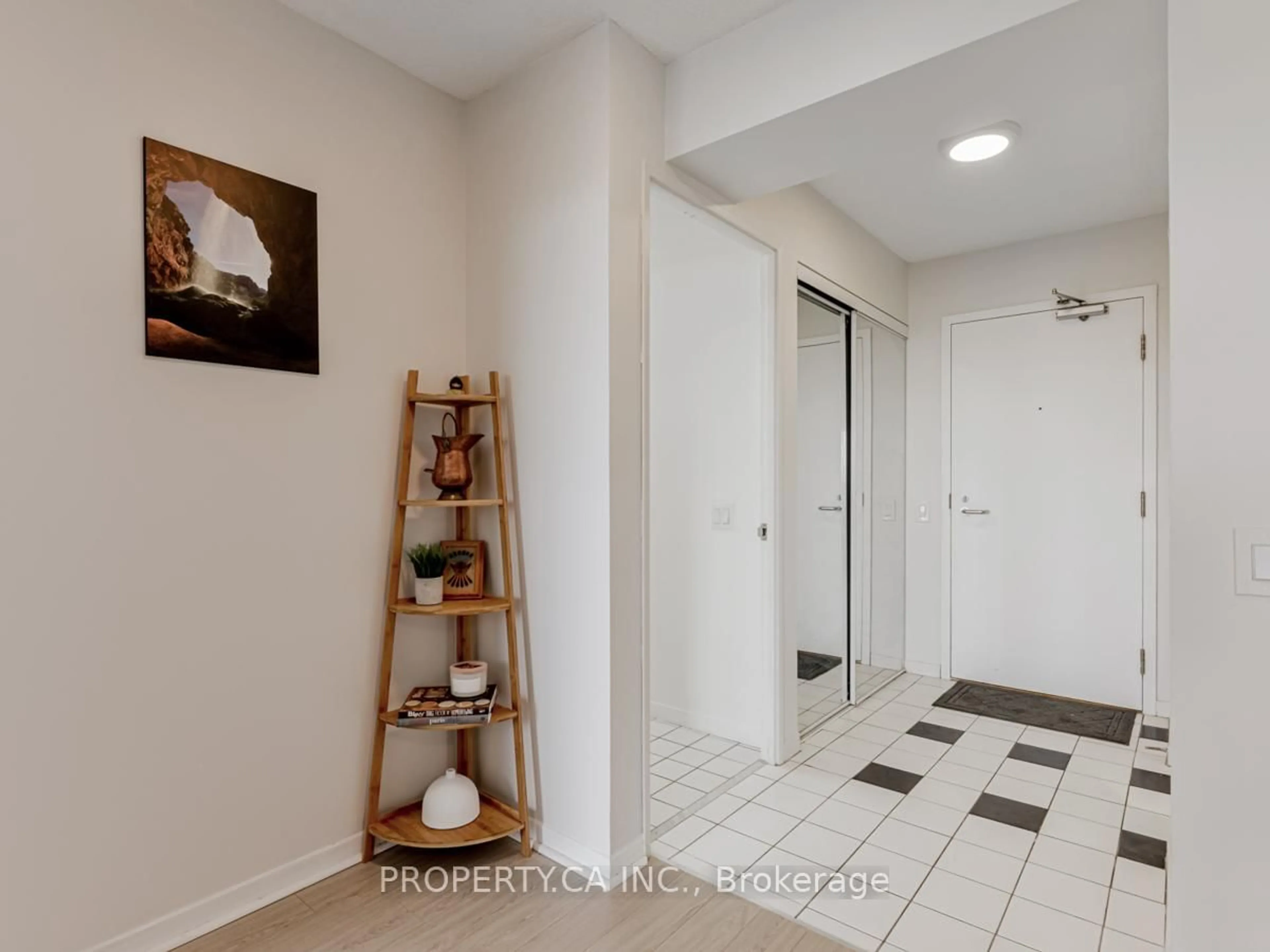 Indoor entryway for 21 Overlea Blvd #1006, Toronto Ontario M4H 1P2