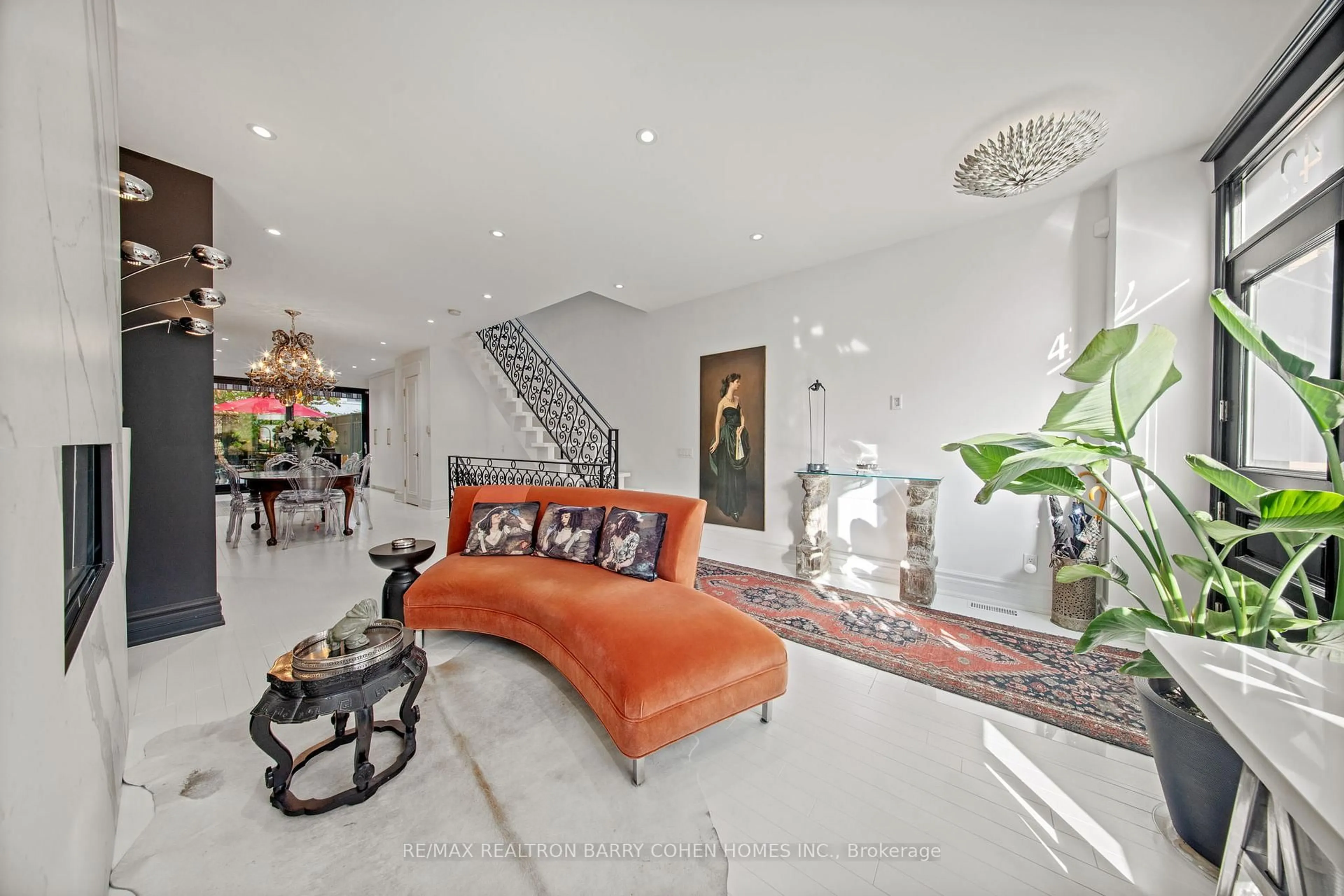 Indoor foyer for 42 Berryman St, Toronto Ontario M5R 1M6