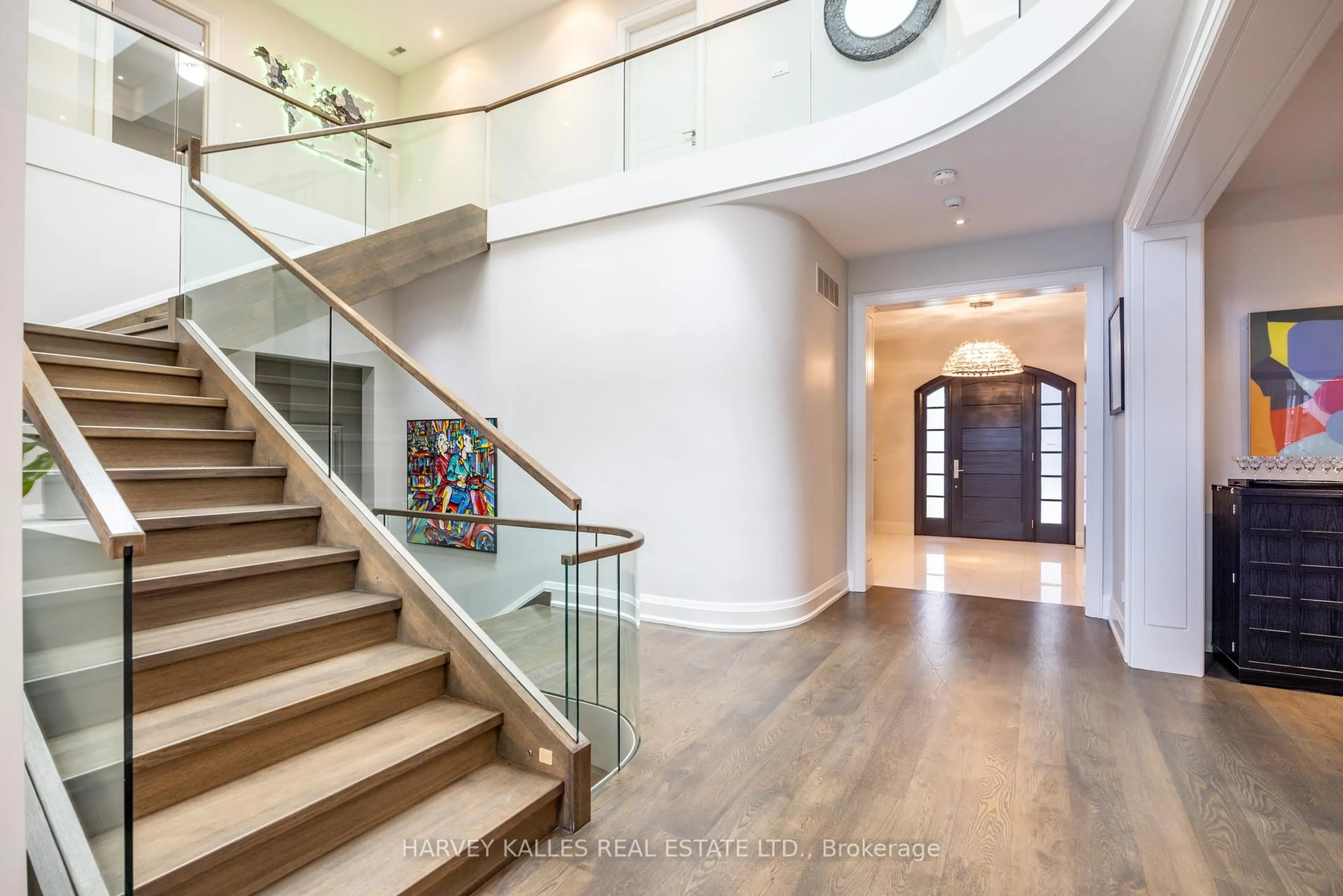 Indoor foyer for 14 Sulgrave Cres, Toronto Ontario M2L 1W6