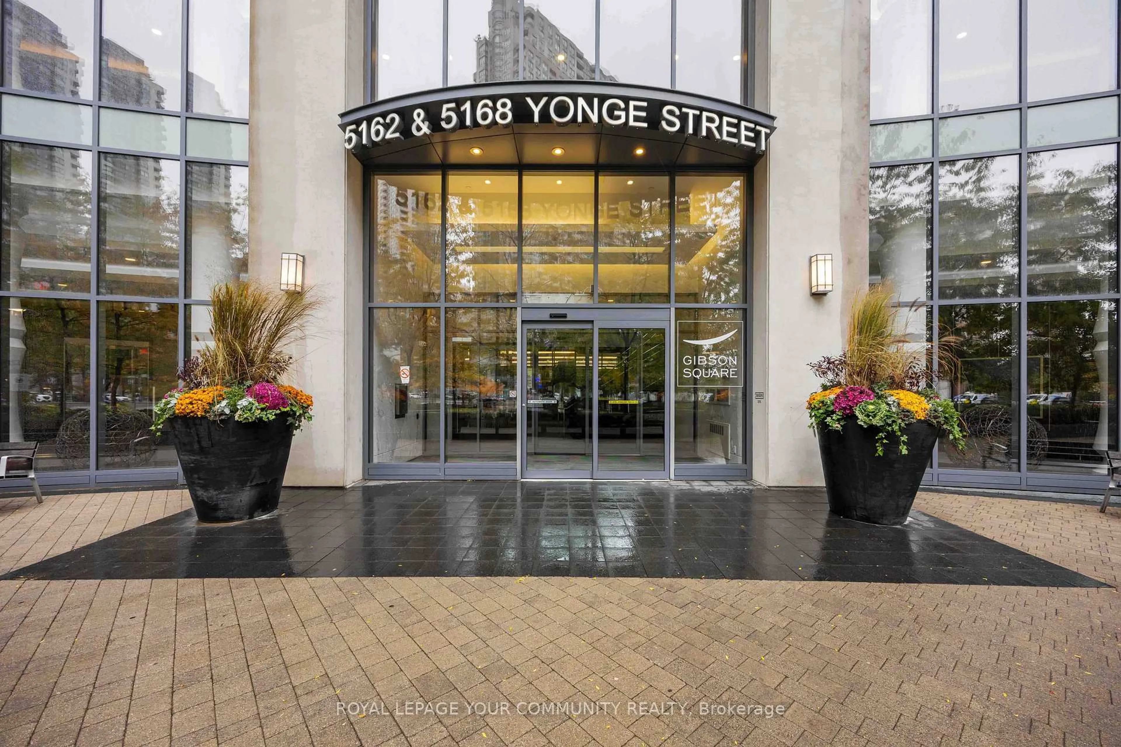 Indoor foyer for 5168 Yonge St #2615, Toronto Ontario M2N 0G1