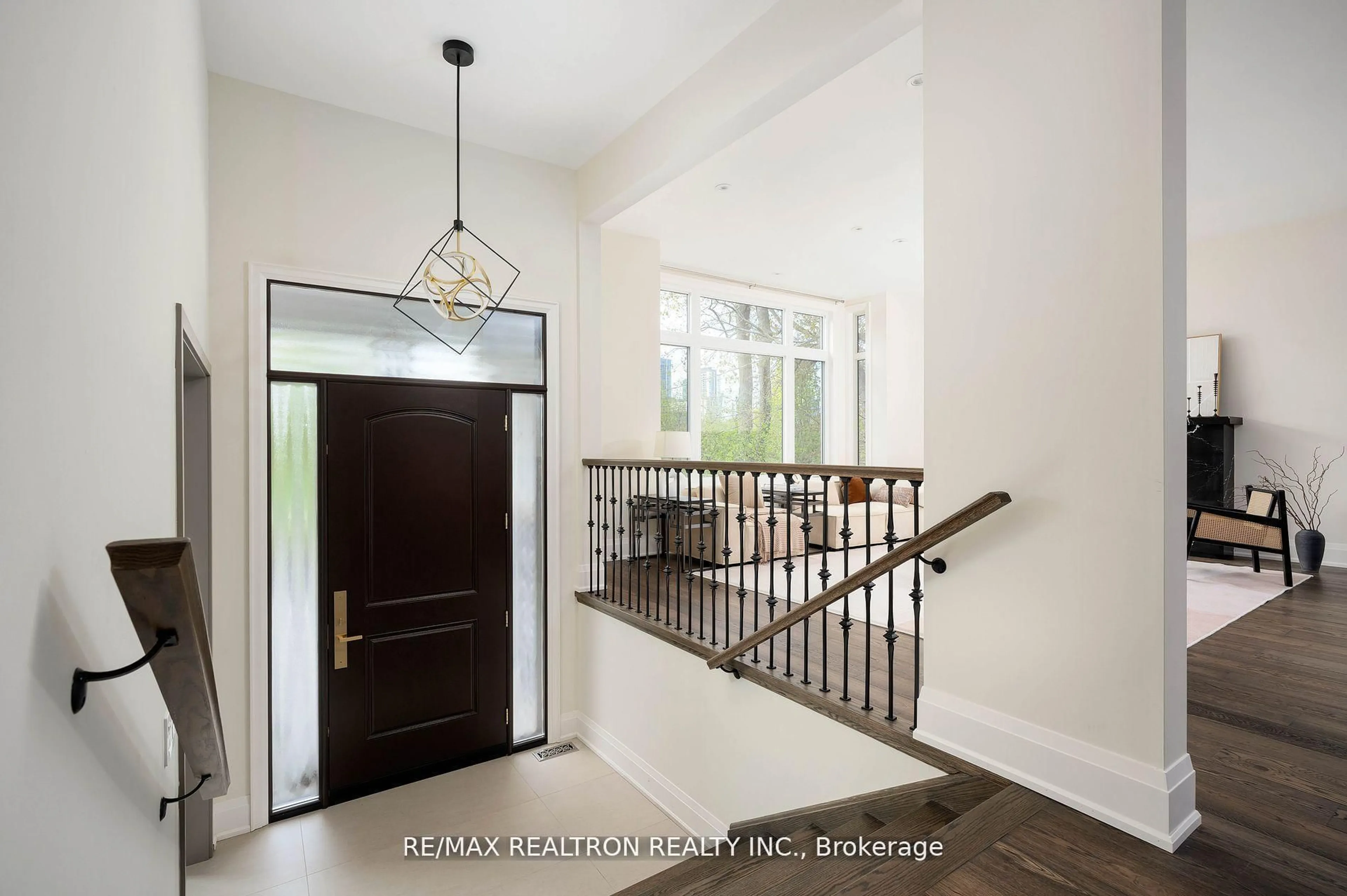 Indoor entryway for 146 Empress Ave, Toronto Ontario M2N 3T6