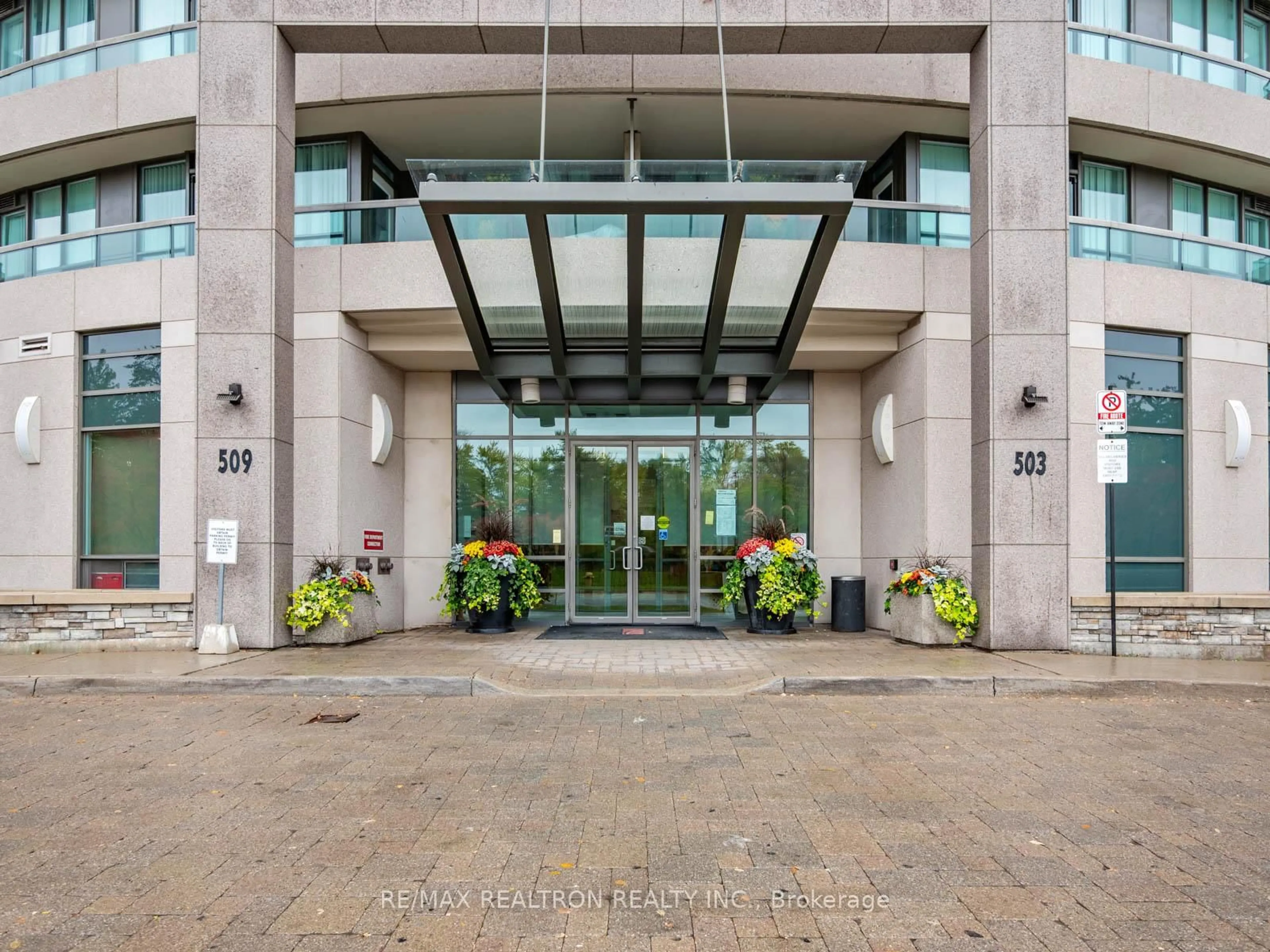 Indoor foyer for 503 Beecroft Rd #201, Toronto Ontario M2N 0A2