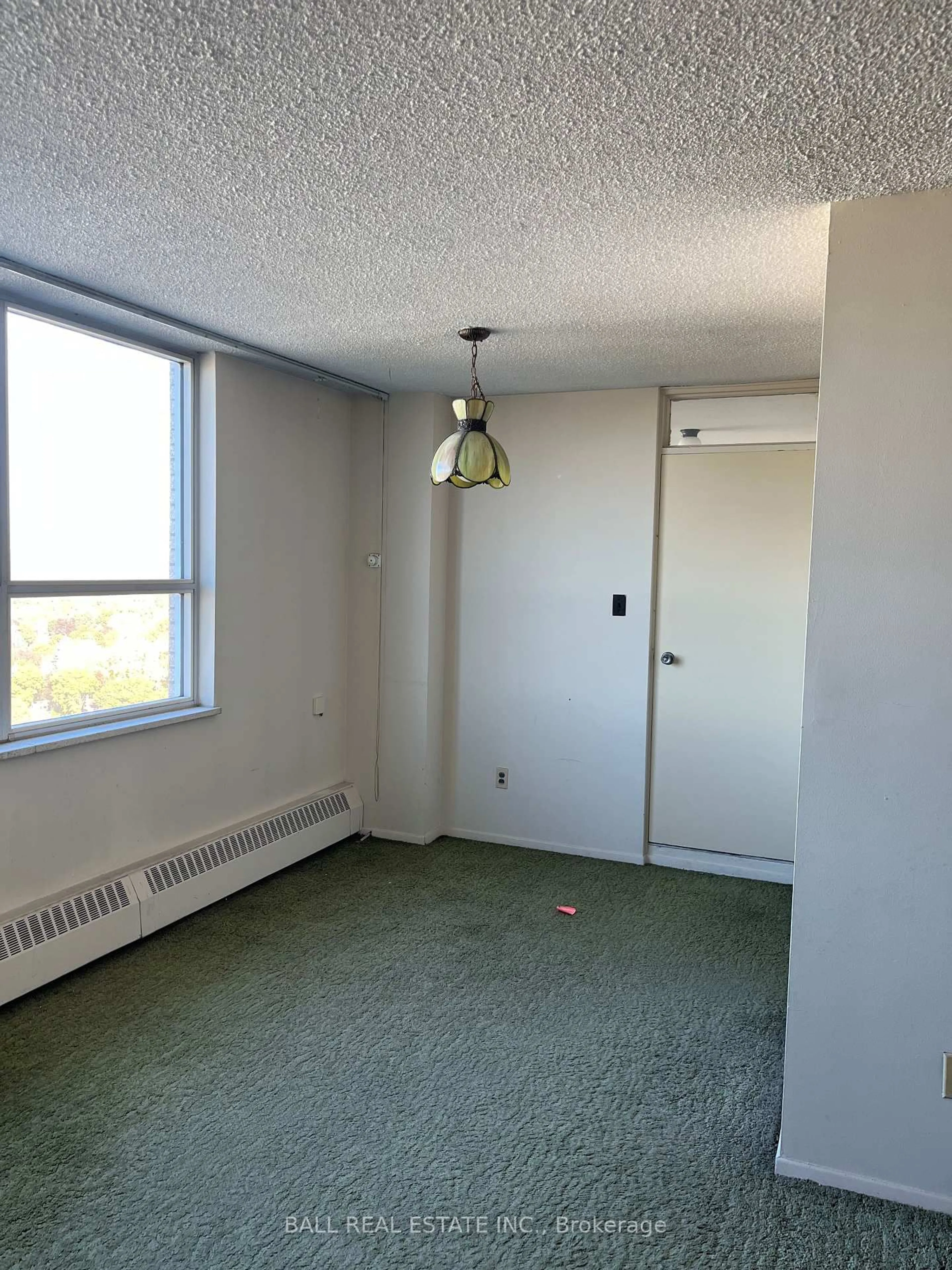 A pic of a room for 5 Parkway Forest Dr #1610, Toronto Ontario M2J 1L2