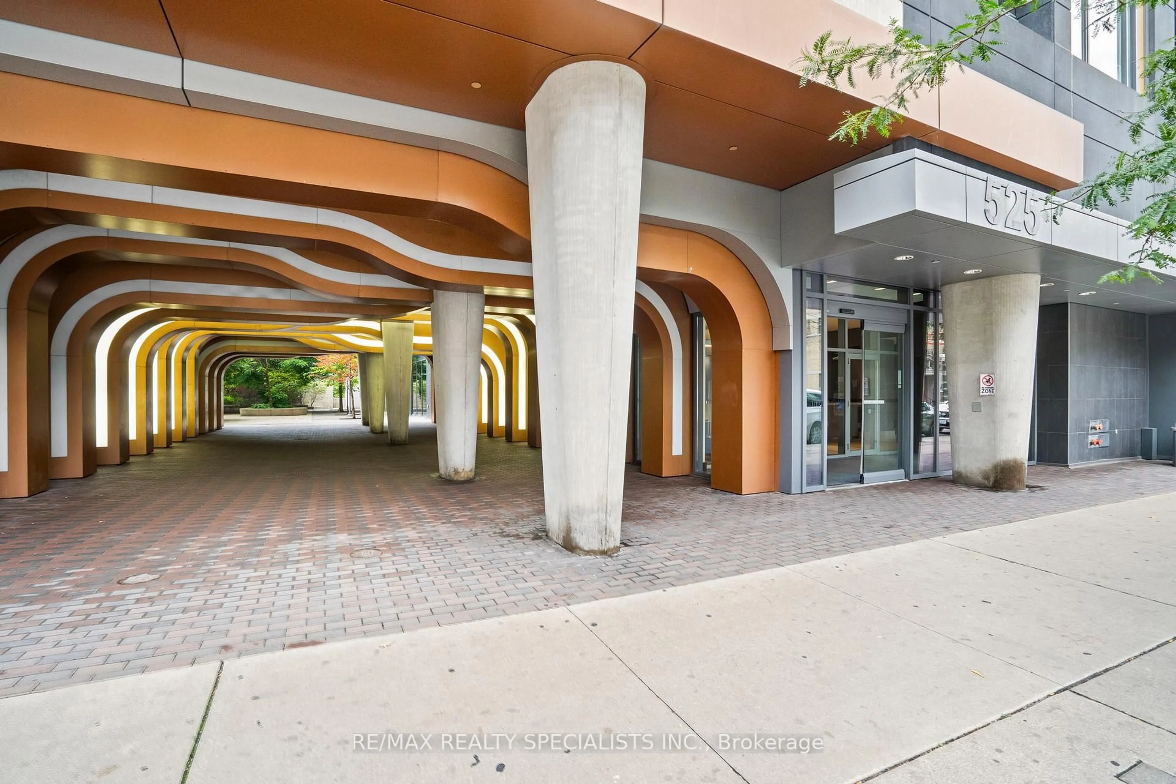 Indoor foyer for 525 Adelaide St #610, Toronto Ontario M5V 0N7