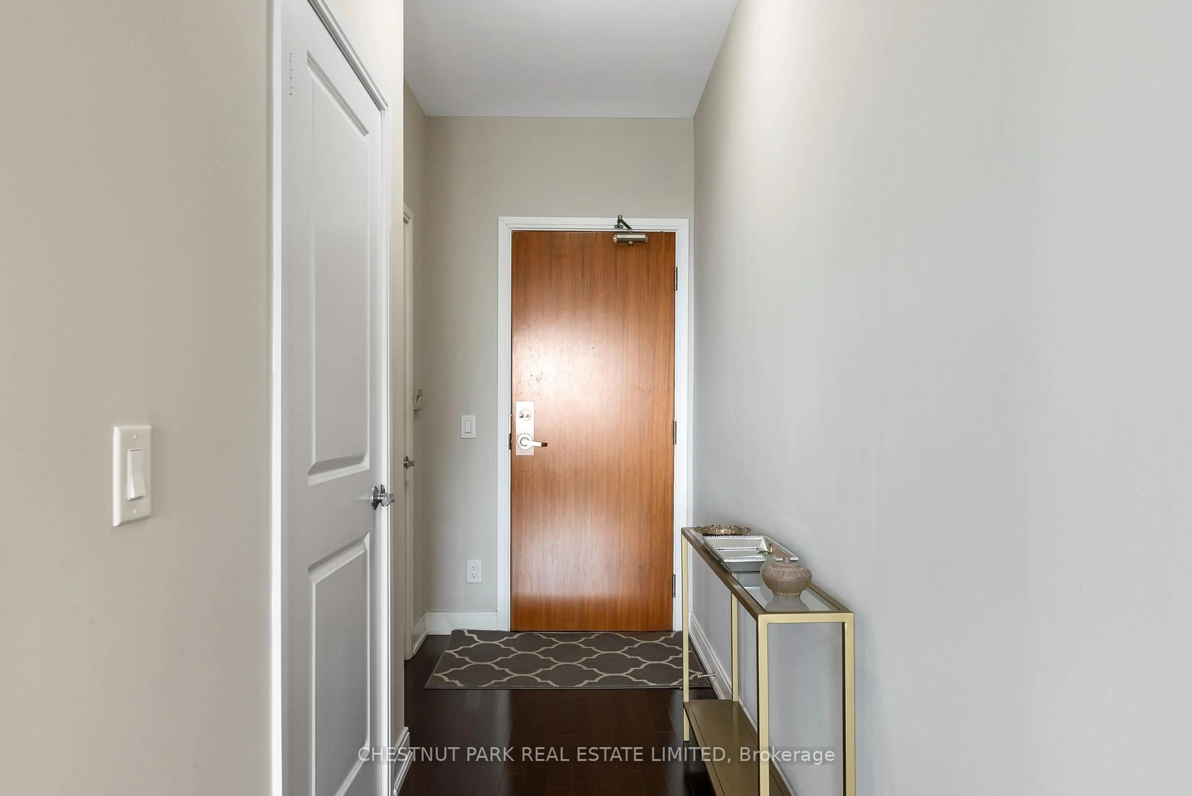 Indoor entryway for 88 Broadway Ave #1508, Toronto Ontario M4P 0A5