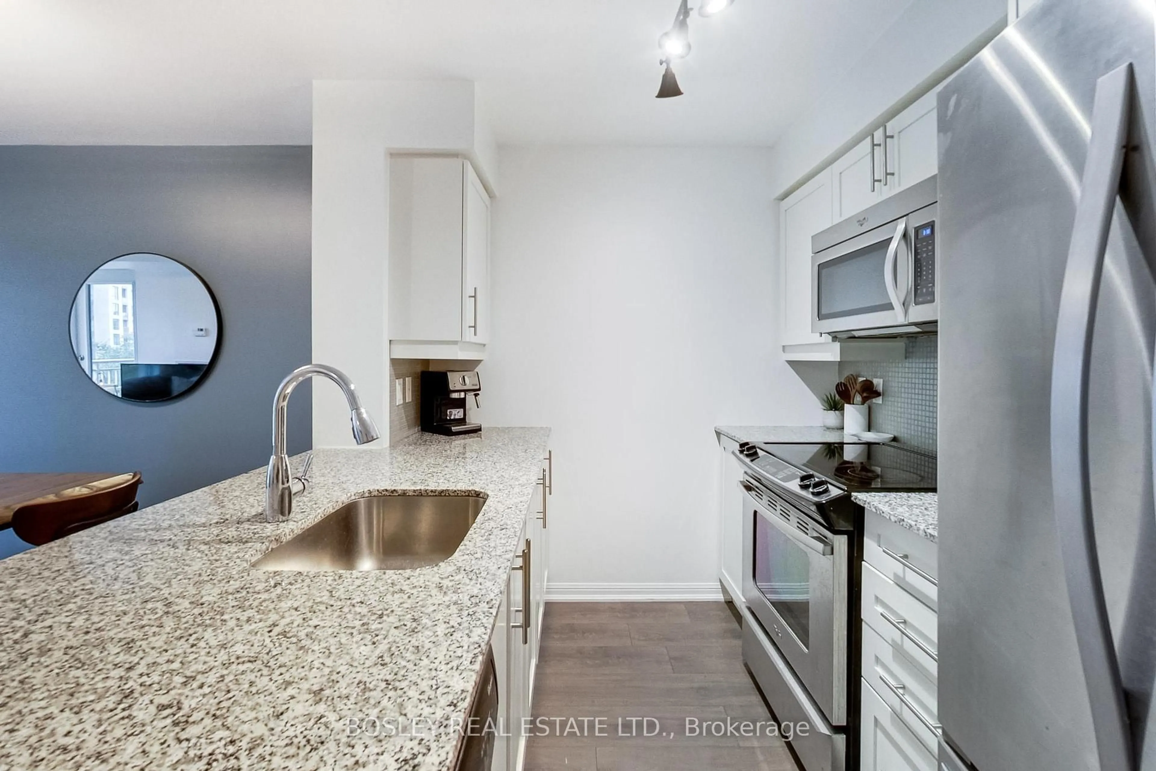 Standard kitchen, unknown for 35 Bastion St #616, Toronto Ontario M5V 0C2