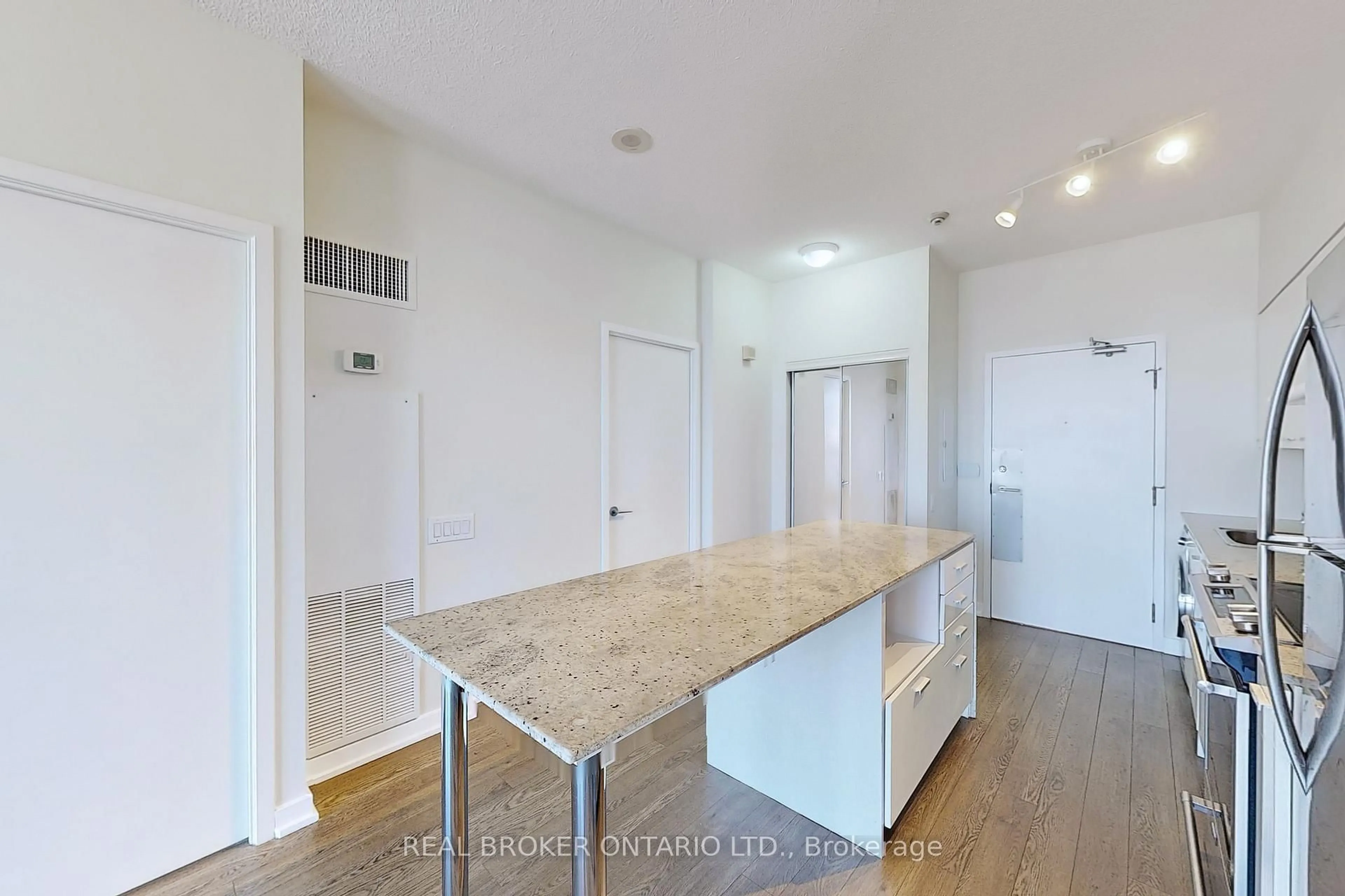 Open concept kitchen, unknown for 33 Singer Crt #2906, Toronto Ontario M2K 0B4