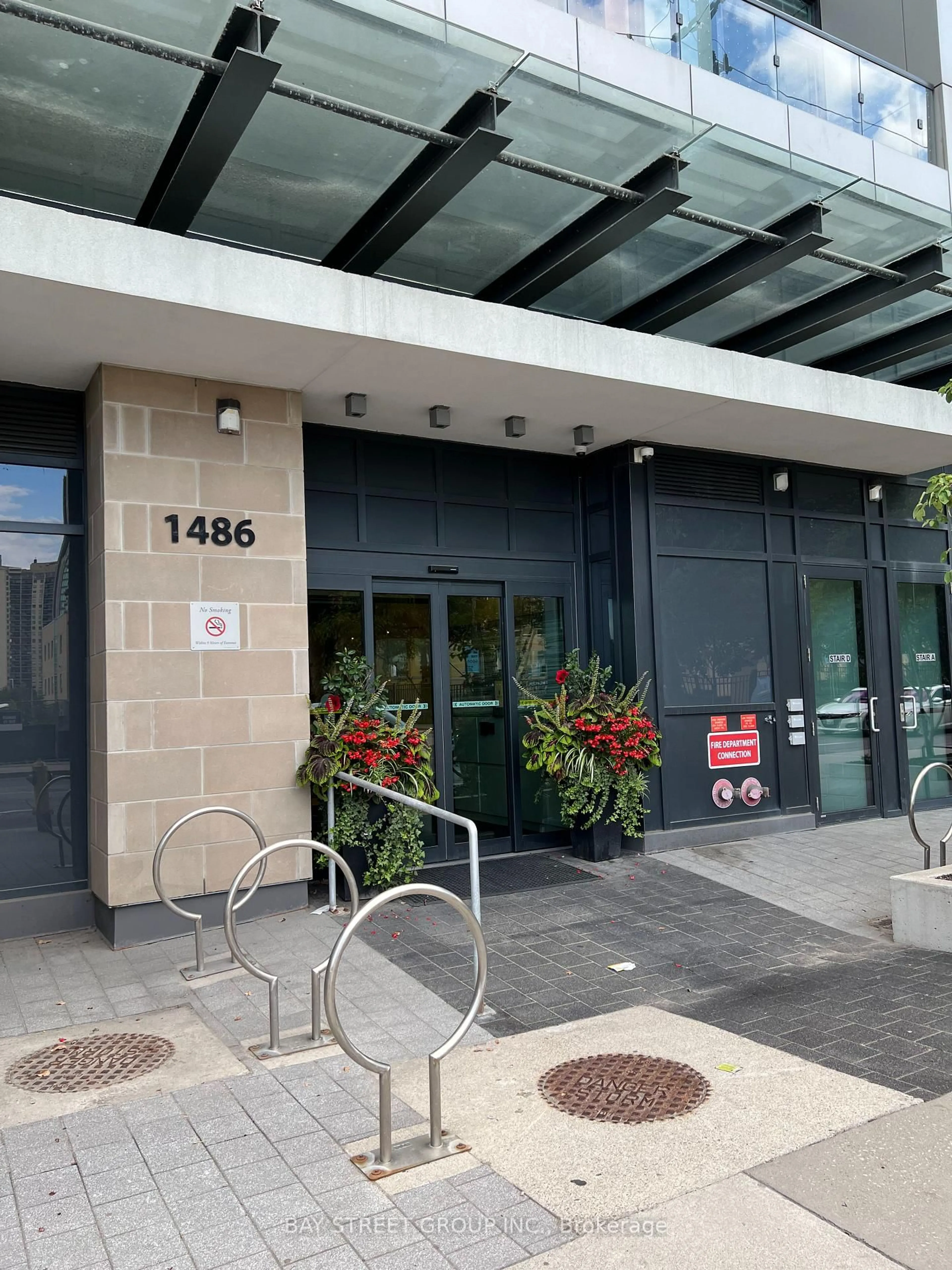 Indoor foyer for 1486 Bathurst St #708, Toronto Ontario M5P 0A5