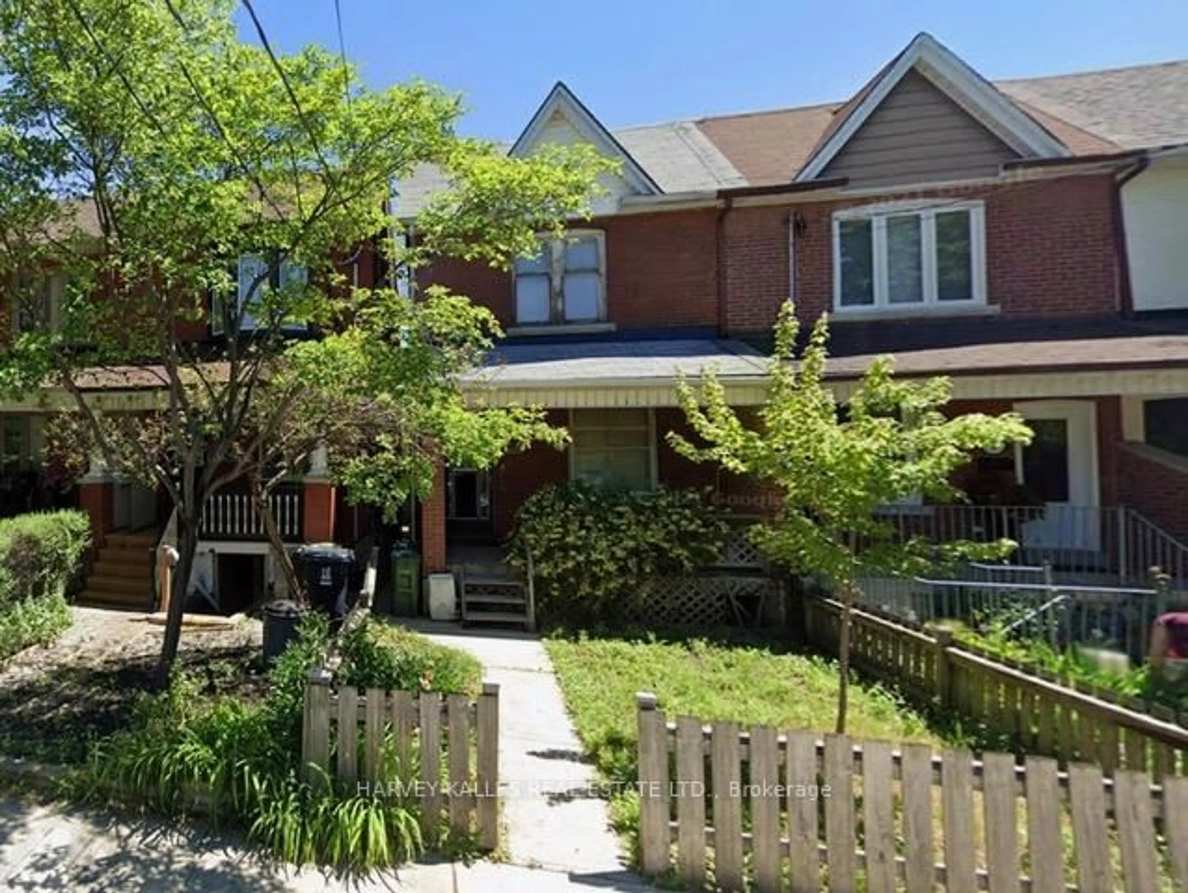 Home with brick exterior material, street for 389 Montrose Ave, Toronto Ontario M6G 3H2