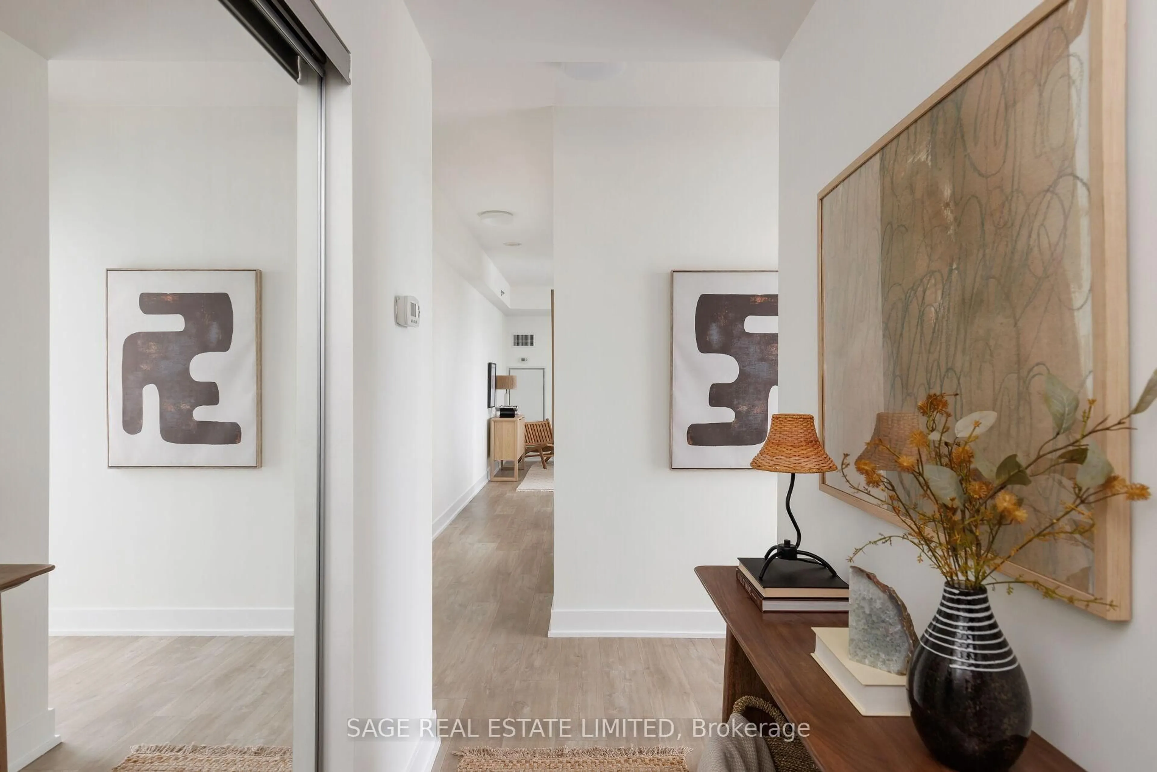 Indoor entryway for 318 Richmond St #1512, Toronto Ontario M5V 0B4