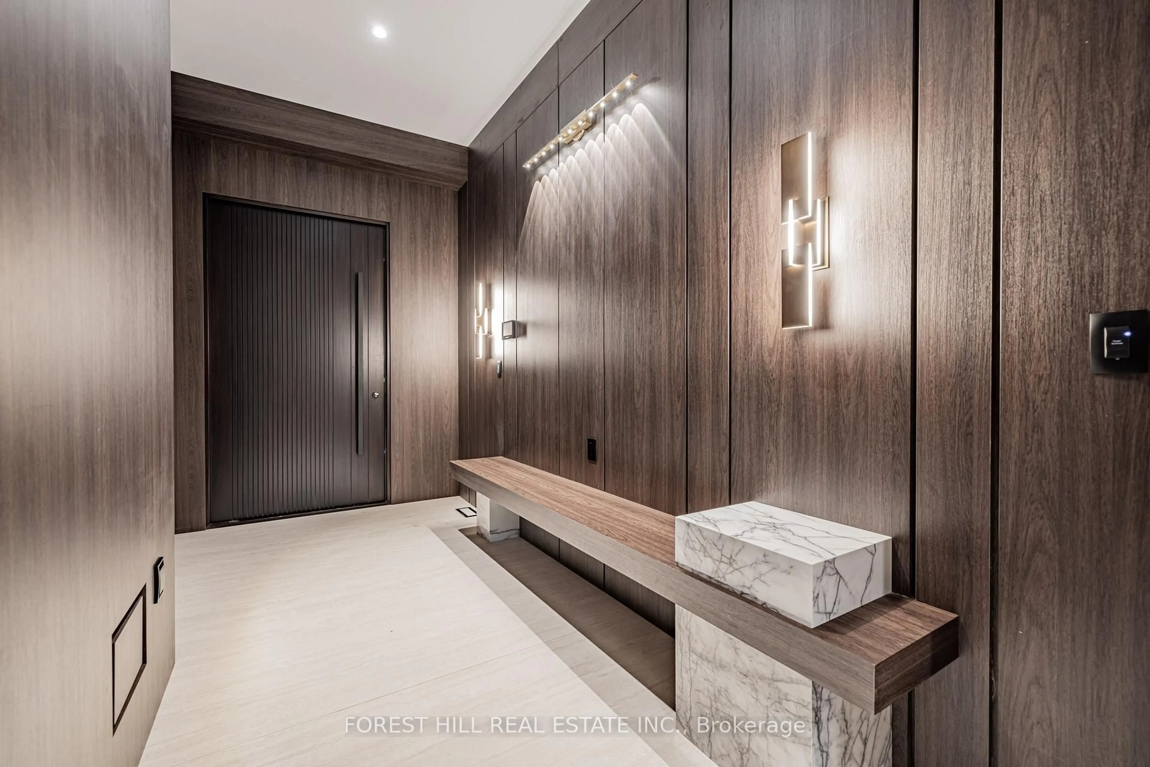 Indoor foyer for 184 Poyntz Ave, Toronto Ontario M2N 1J6