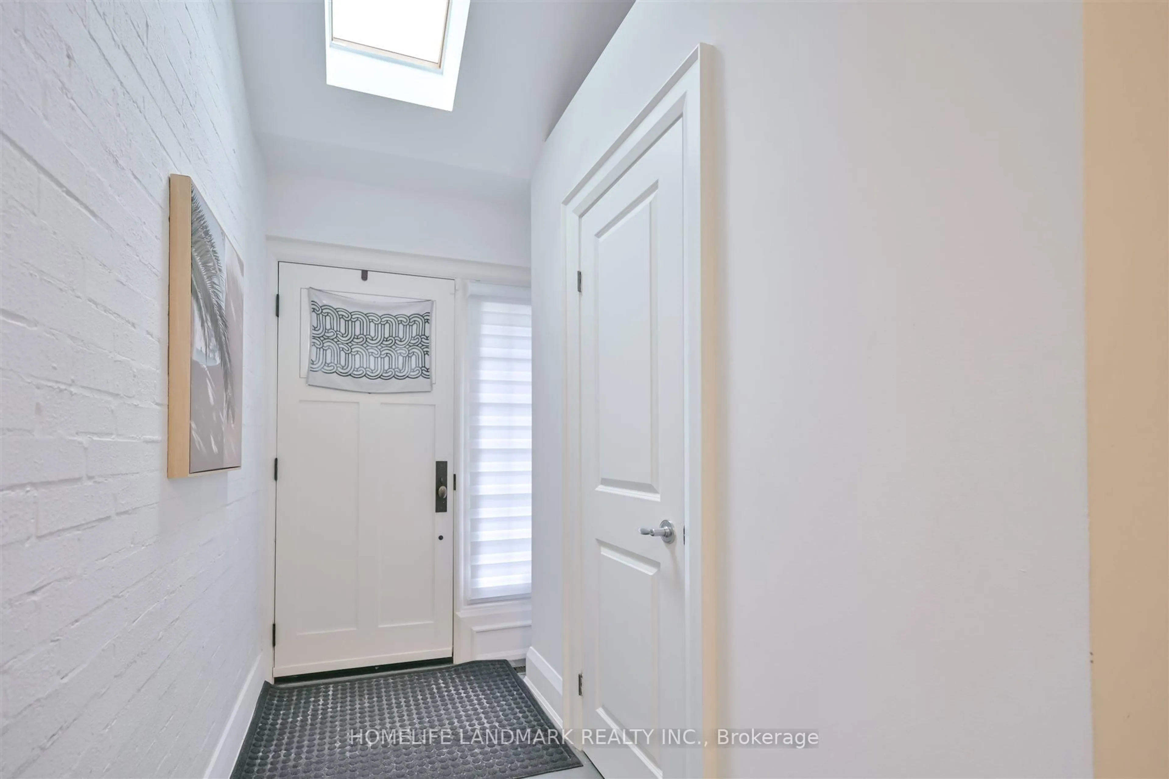 Indoor entryway for 26 Birdsall Ave, Toronto Ontario M4R 2B8