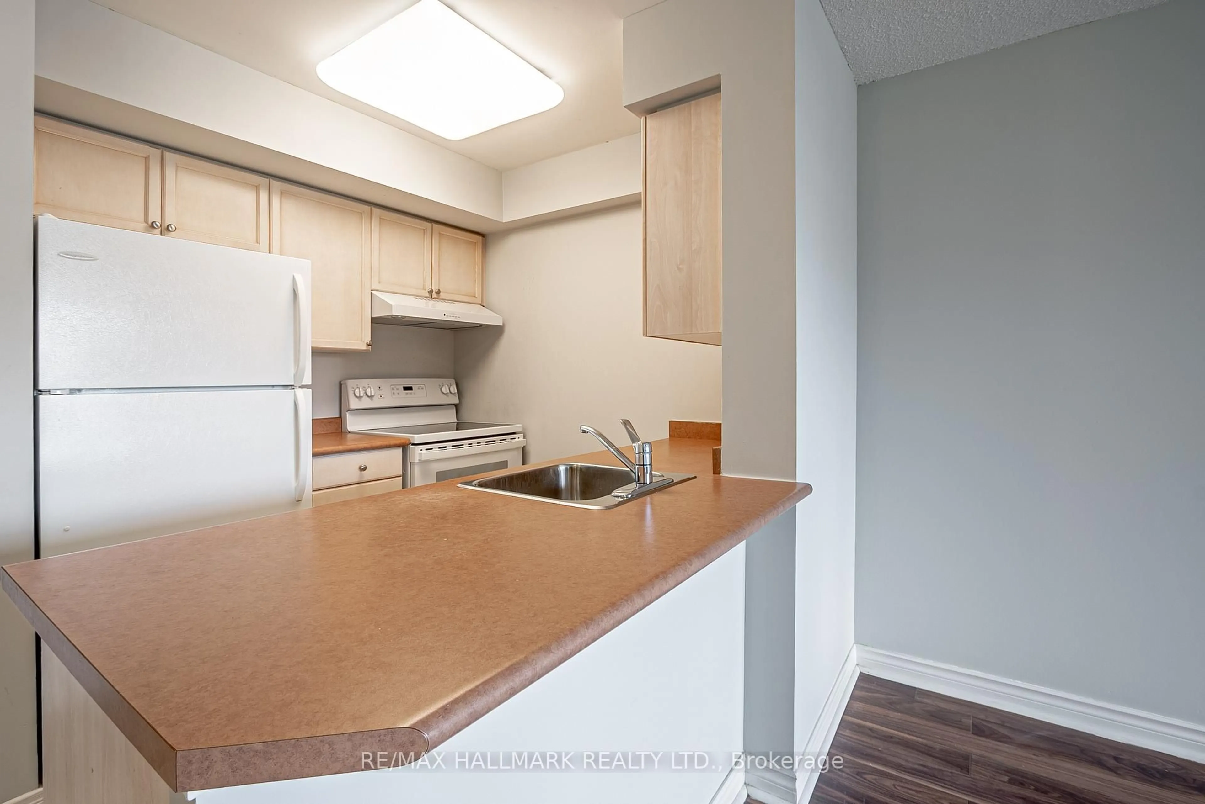 Standard kitchen, wood/laminate floor for 155 Beecroft Rd #710, Toronto Ontario M2N 7C6
