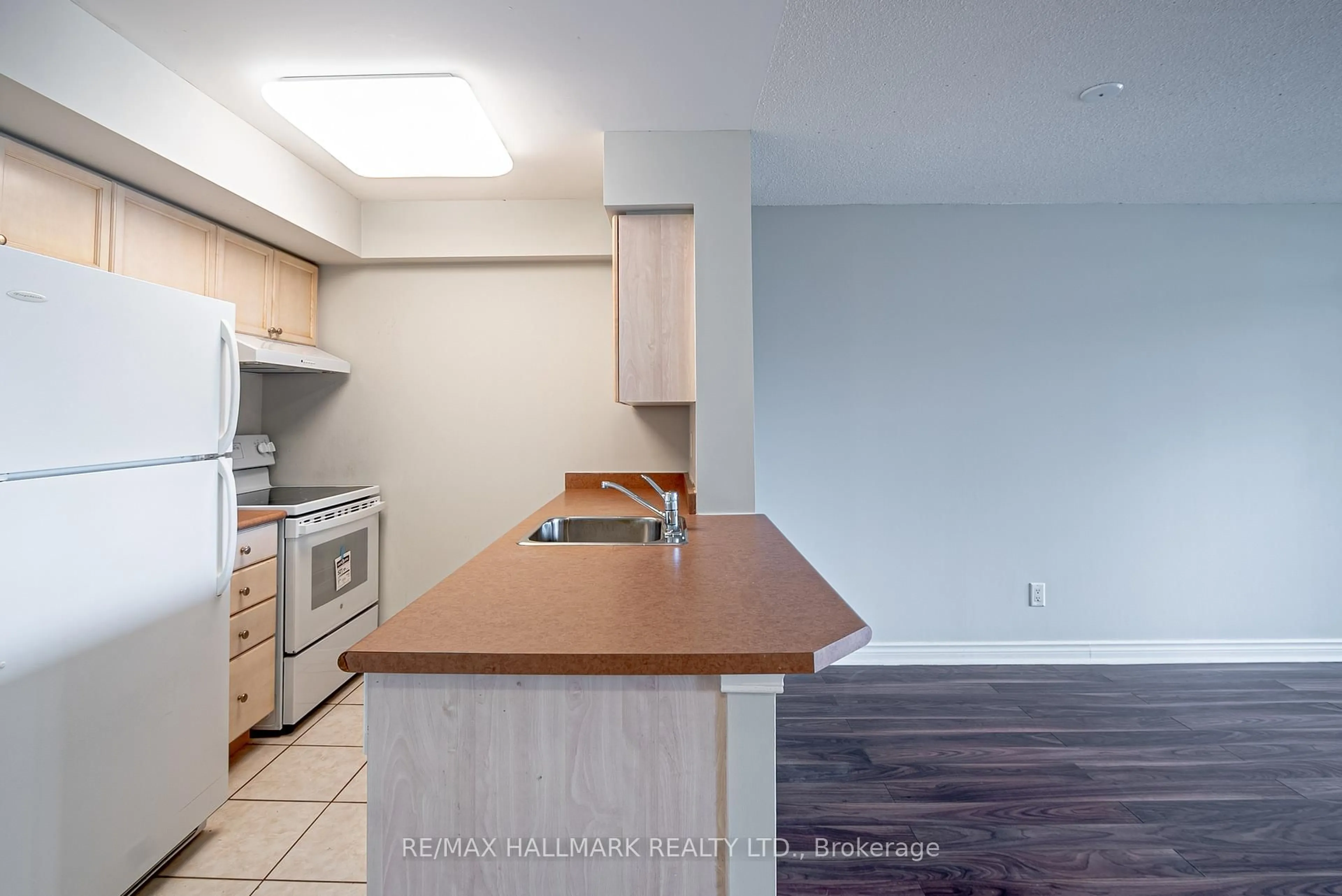 Standard kitchen, unknown for 155 Beecroft Rd #710, Toronto Ontario M2N 7C6
