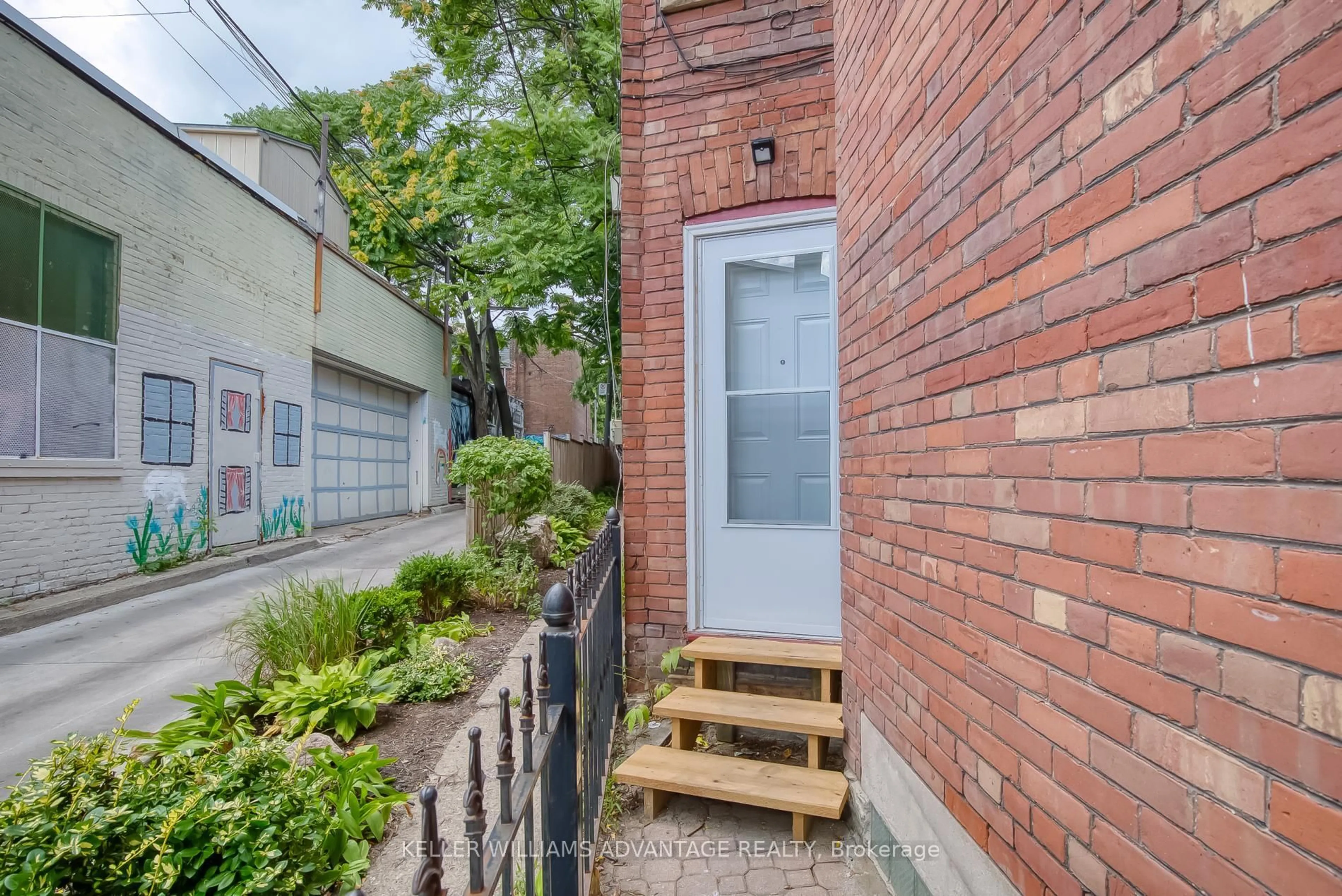 Unknown for 254A Carlton St, Toronto Ontario M5A 2L3