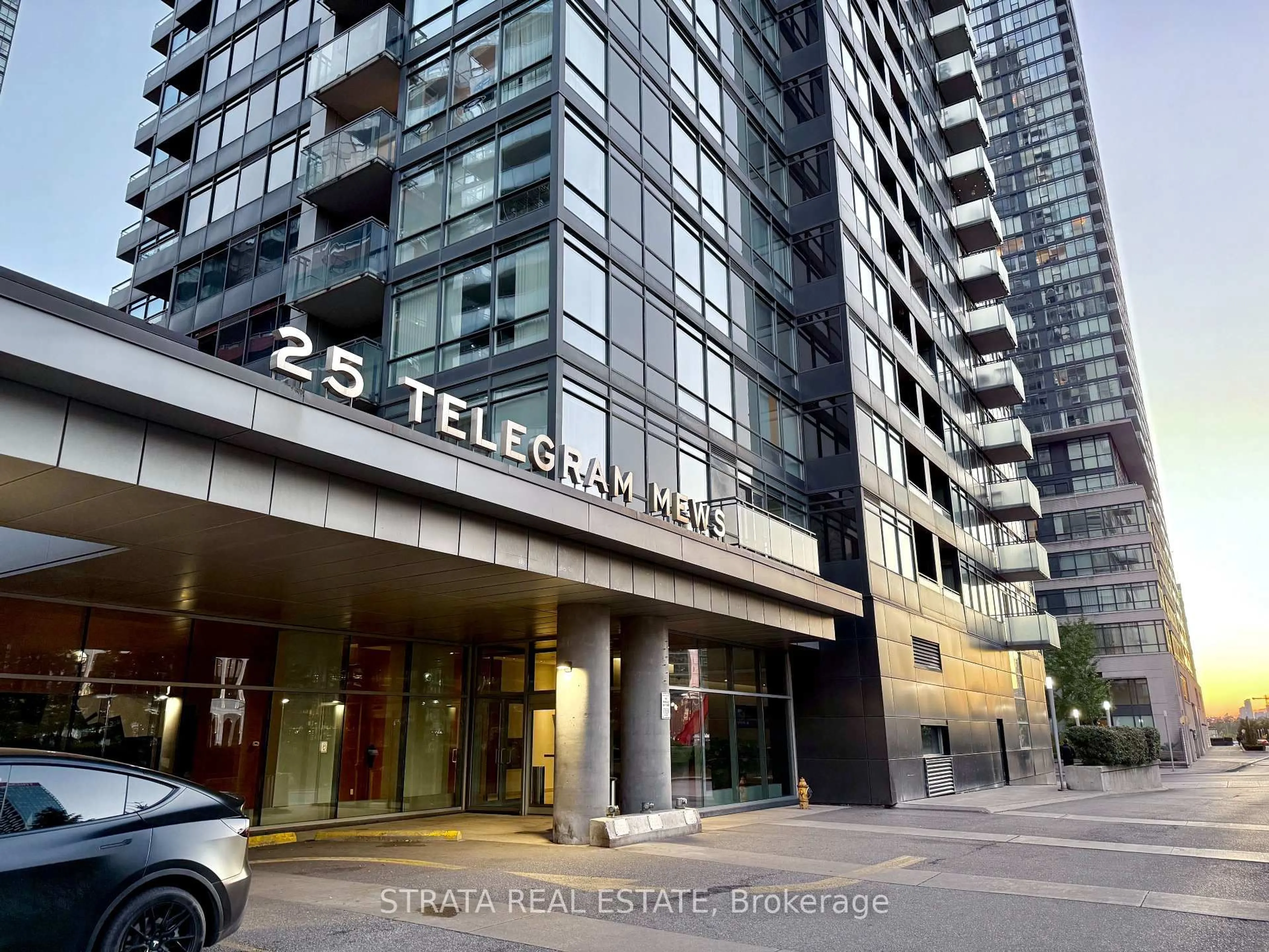 Indoor foyer for 25 Telegram Mews #3012, Toronto Ontario M5V 3Z1