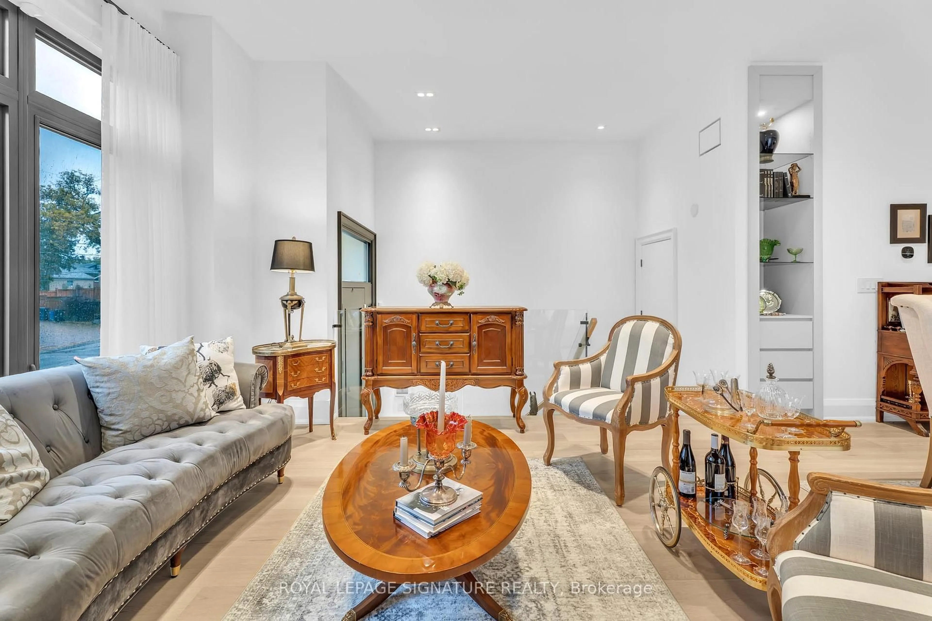 Living room with furniture, unknown for 171 Elmwood Ave, Toronto Ontario M2N 3M3