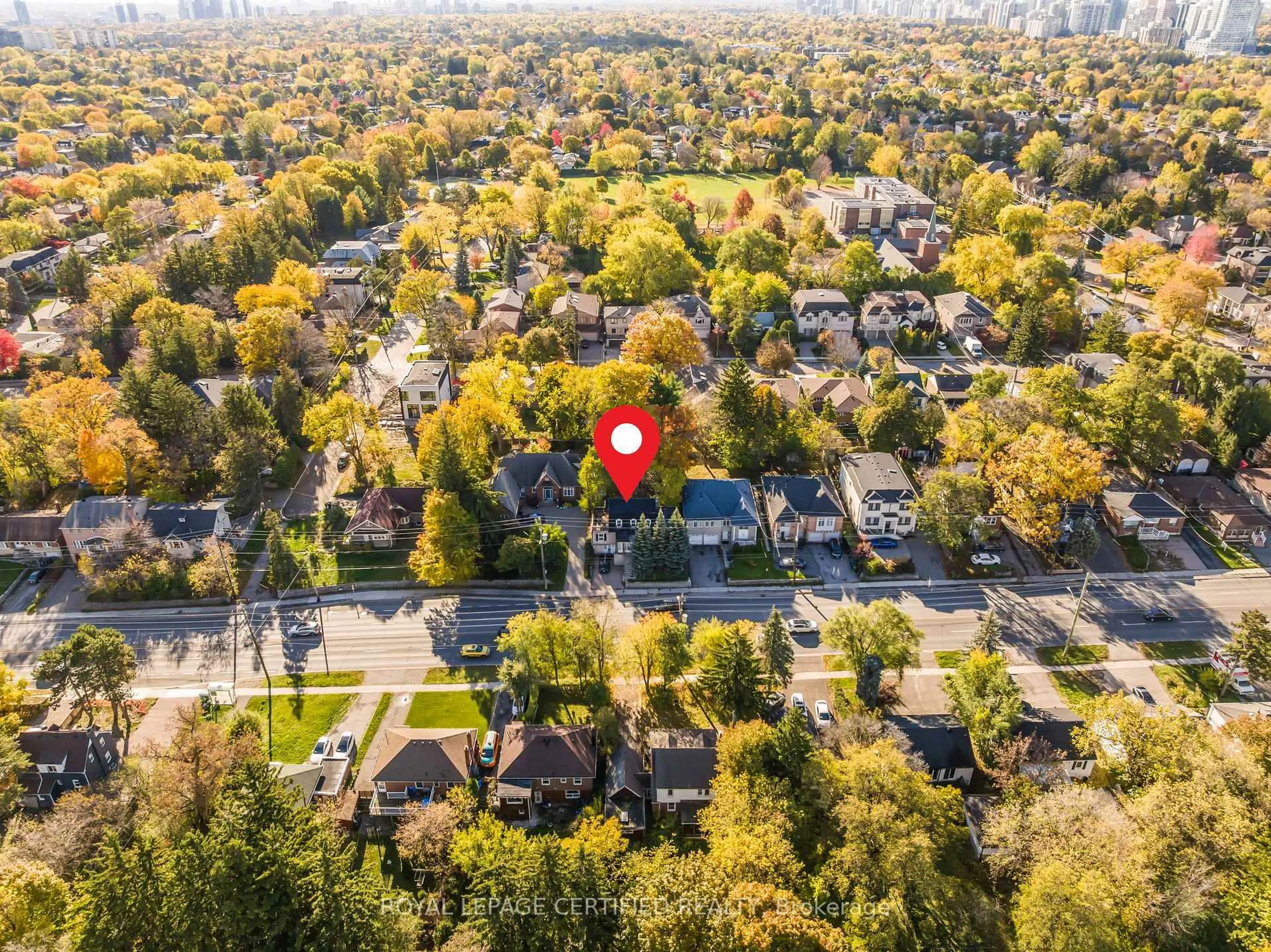 A pic from outside/outdoor area/front of a property/back of a property/a pic from drone, street for 125 Steeles Ave, Toronto Ontario M2M 3Y5