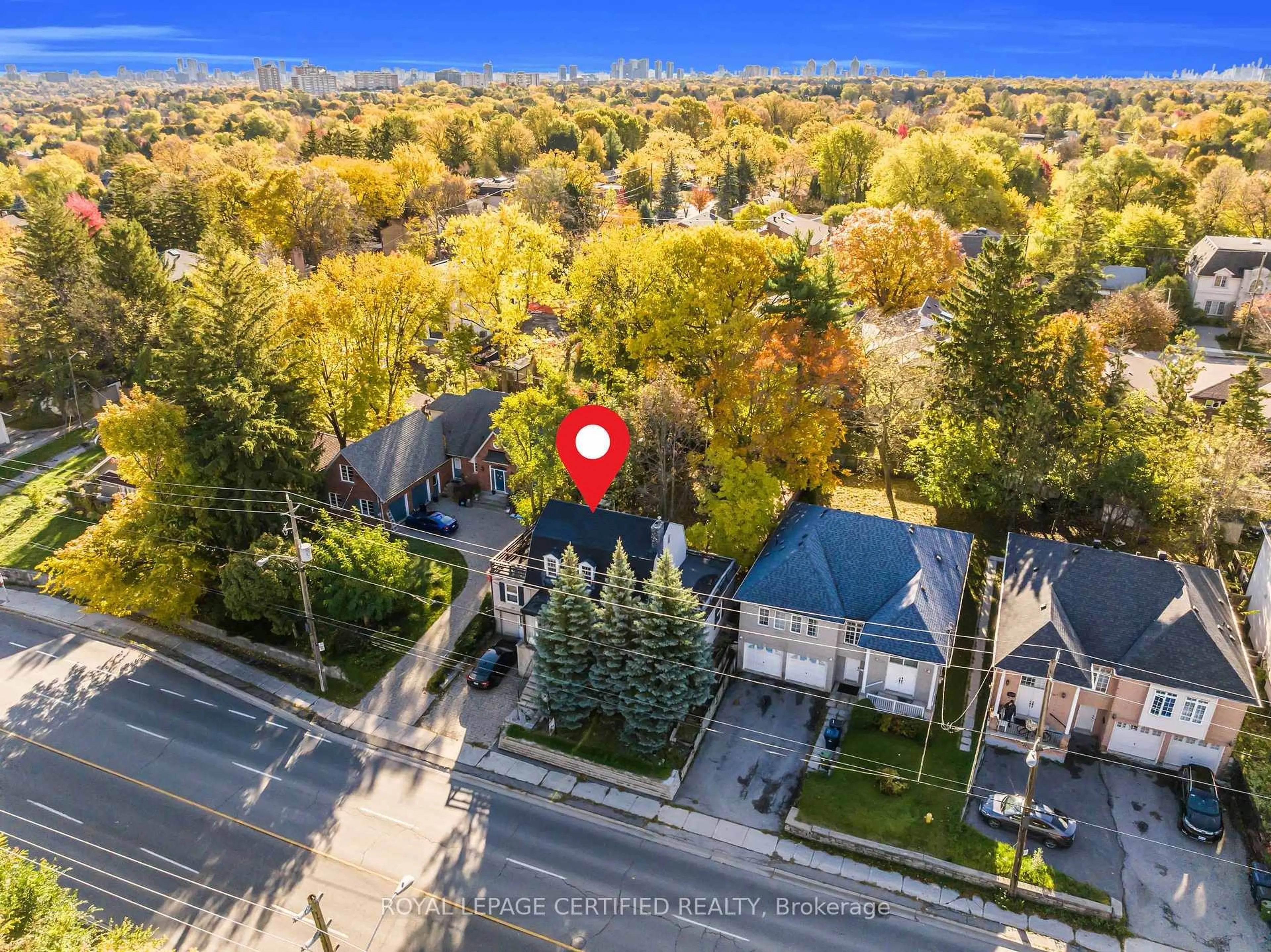 A pic from outside/outdoor area/front of a property/back of a property/a pic from drone, unknown for 125 Steeles Ave, Toronto Ontario M2M 3Y5