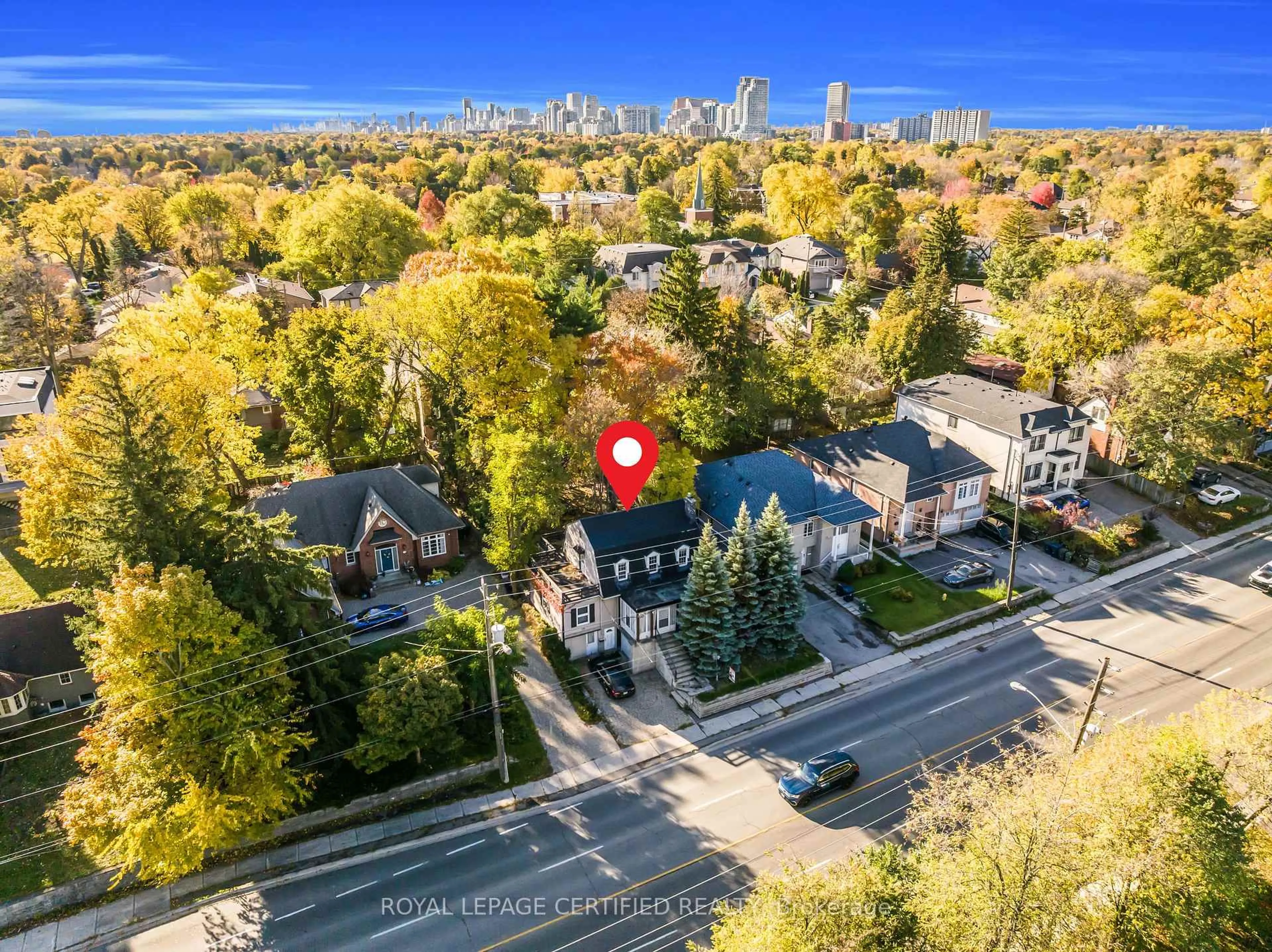 A pic from outside/outdoor area/front of a property/back of a property/a pic from drone, unknown for 125 Steeles Ave, Toronto Ontario M2M 3Y5