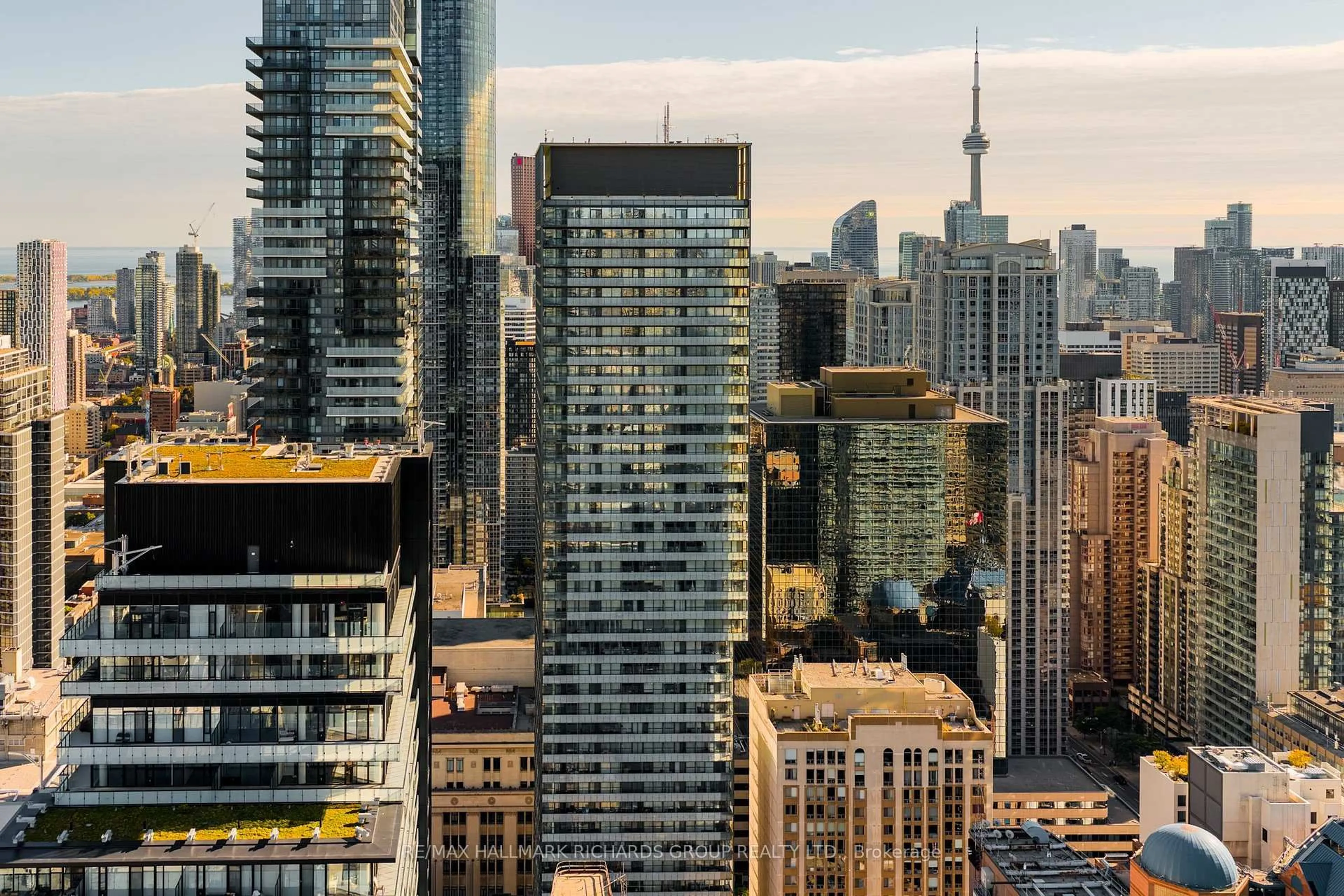 Unknown for 15 Grenville St #PH10, Toronto Ontario M4Y 1A1