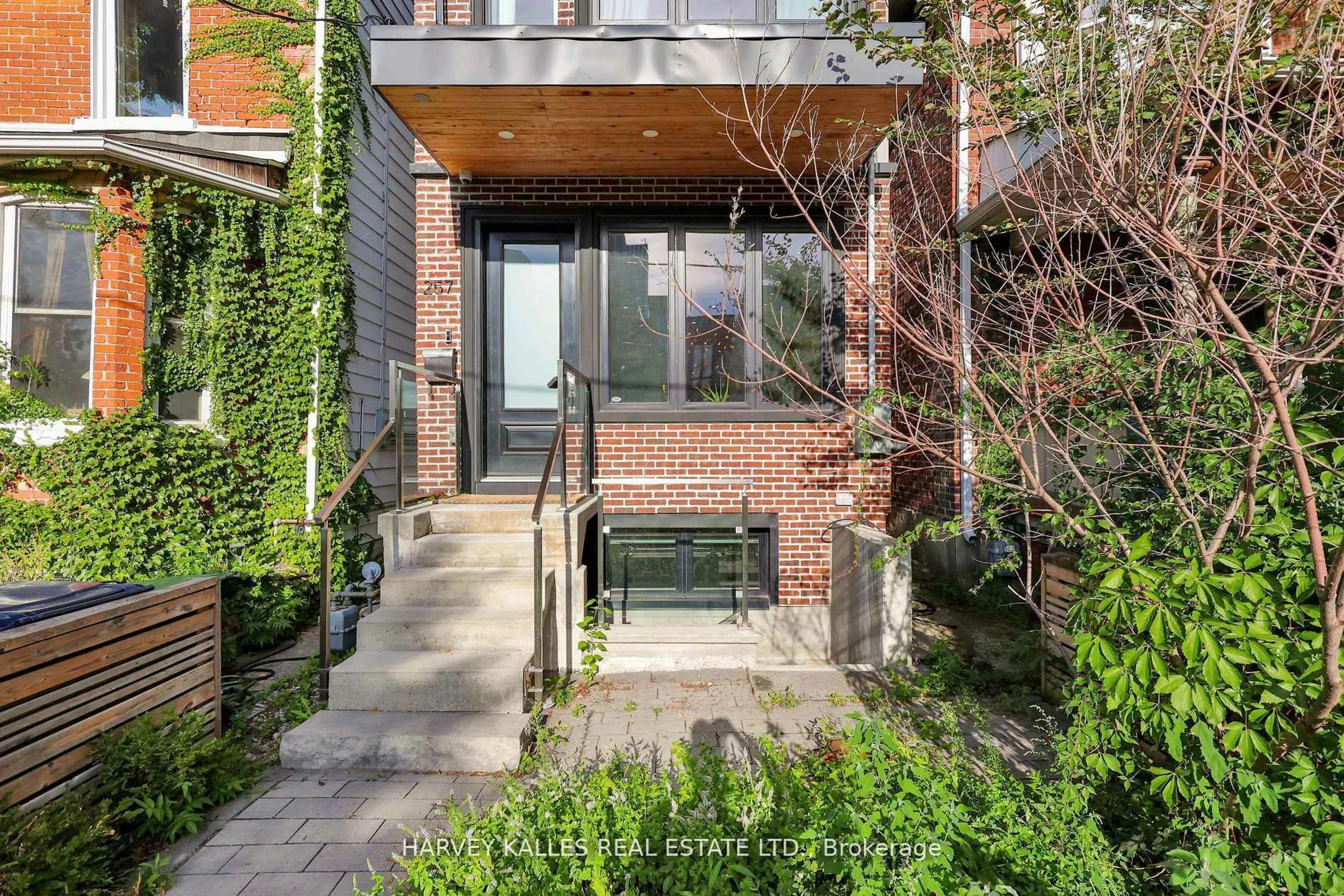 Home with brick exterior material, street for 257 Borden St, Toronto Ontario M5S 2N5