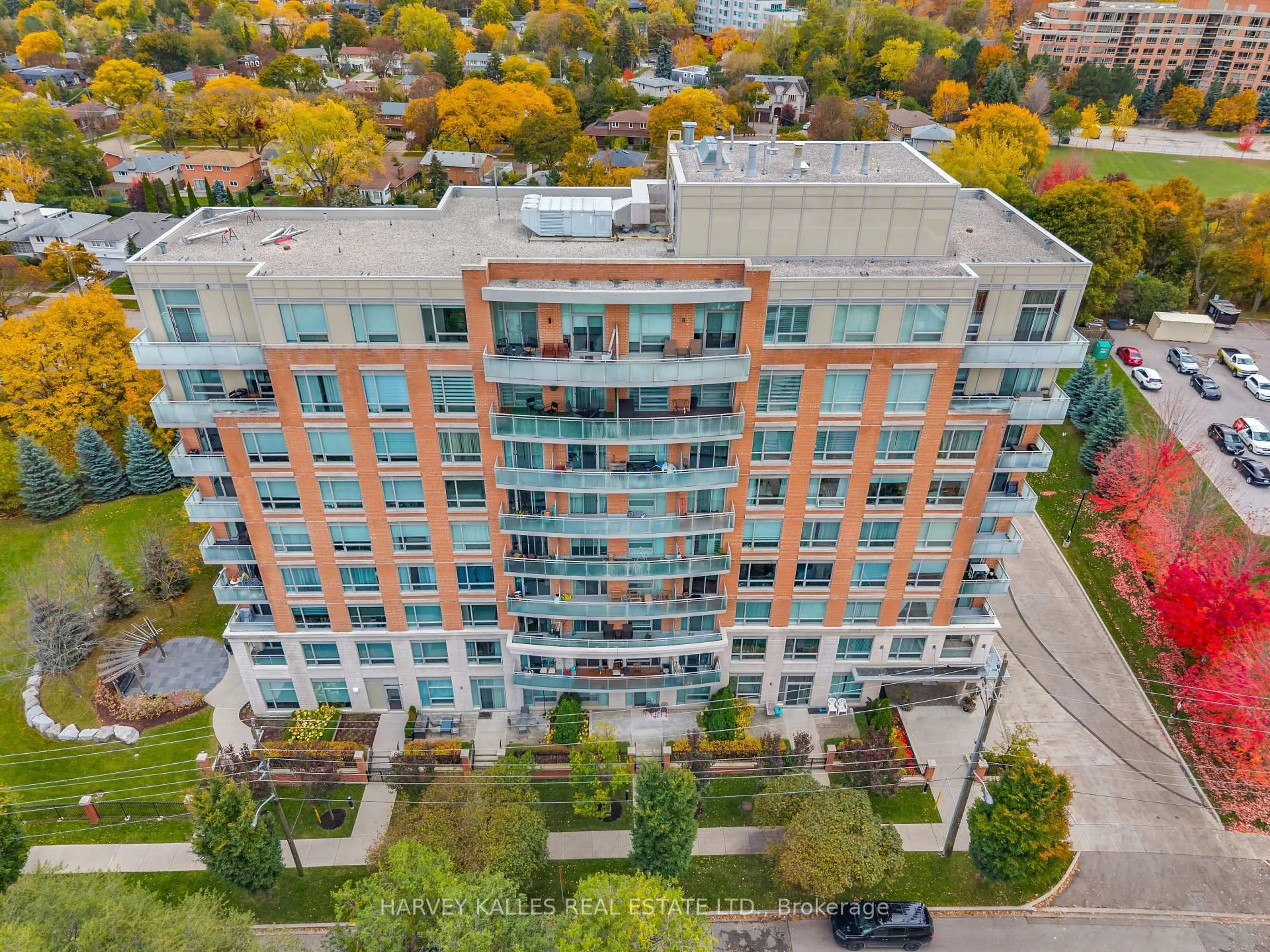 A pic from outside/outdoor area/front of a property/back of a property/a pic from drone, building for 17 Ruddington Dr #305, Toronto Ontario M2K 0A8