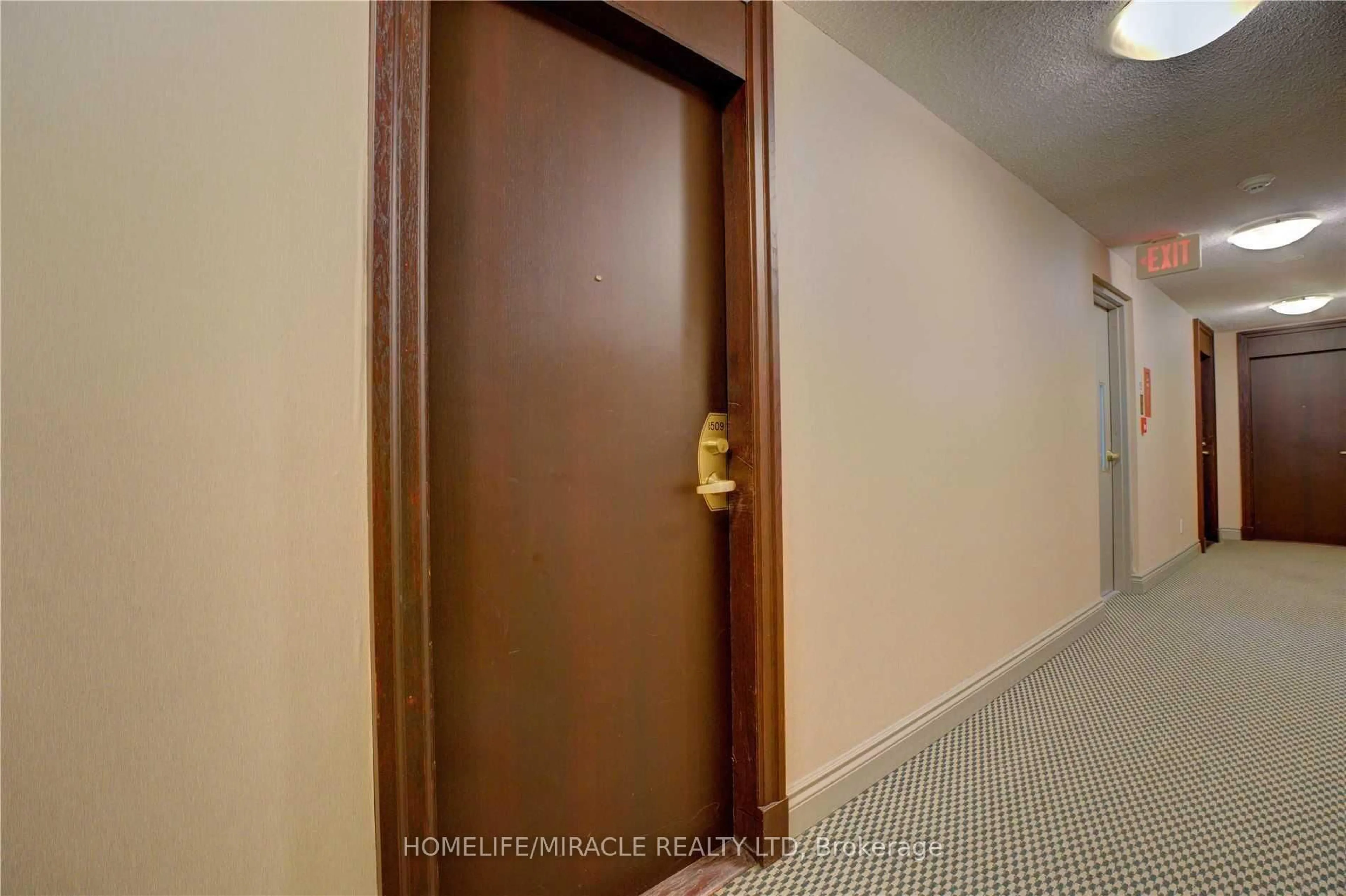 A pic of a room for 30 Grand Trunk Cres #1509, Toronto Ontario M5J 3A4