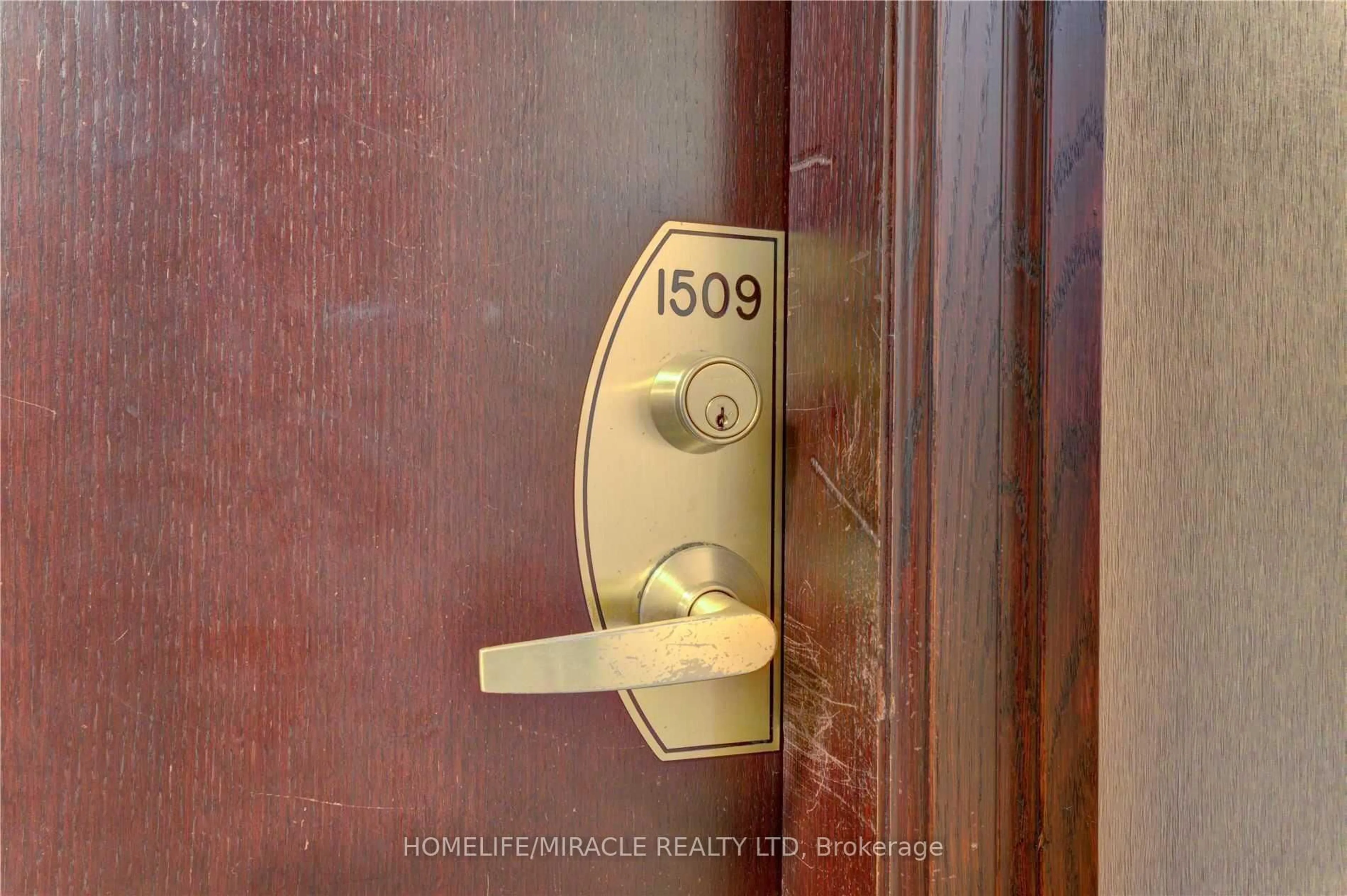 Indoor entryway for 30 Grand Trunk Cres #1509, Toronto Ontario M5J 3A4