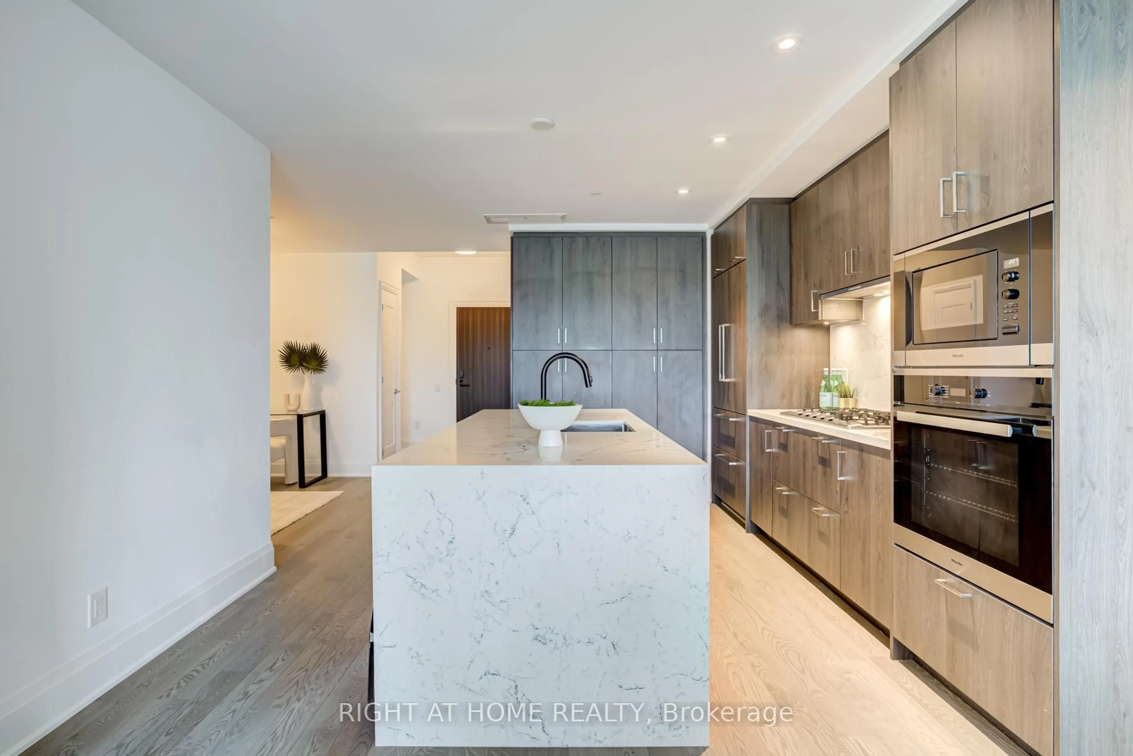 Contemporary kitchen, unknown for 280 HOWLAND Ave #410, Toronto Ontario M5R 0C3