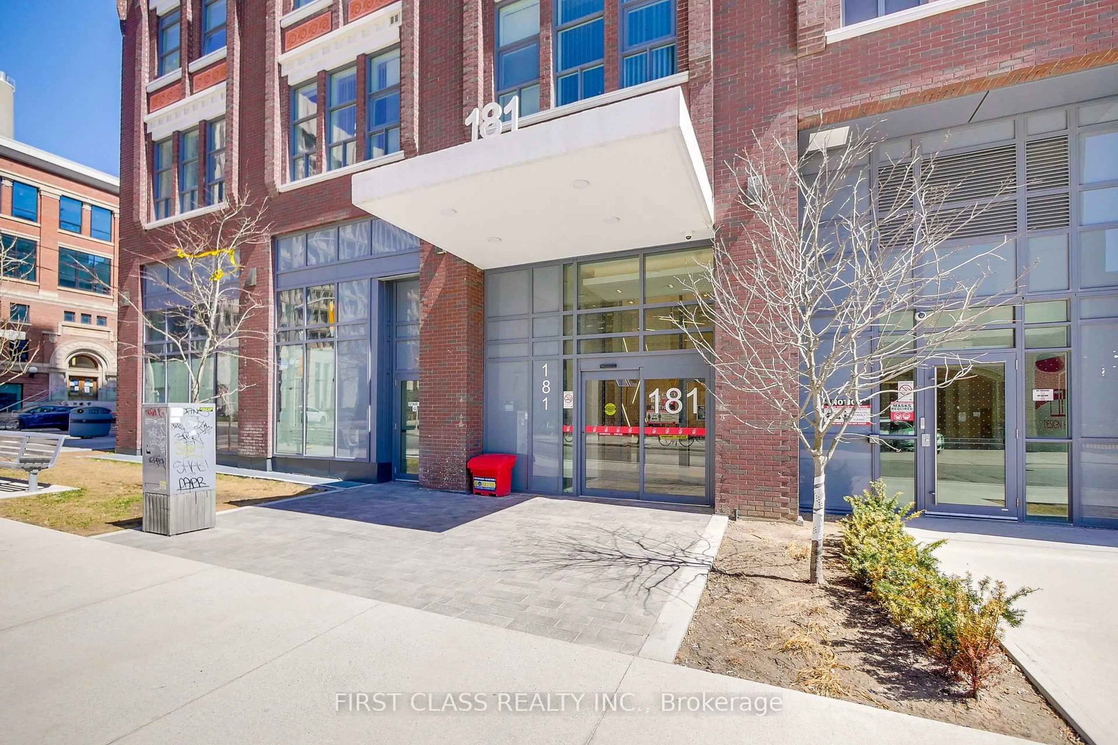 Indoor foyer for 181 Huron St #1605, Toronto Ontario M5T 0C1