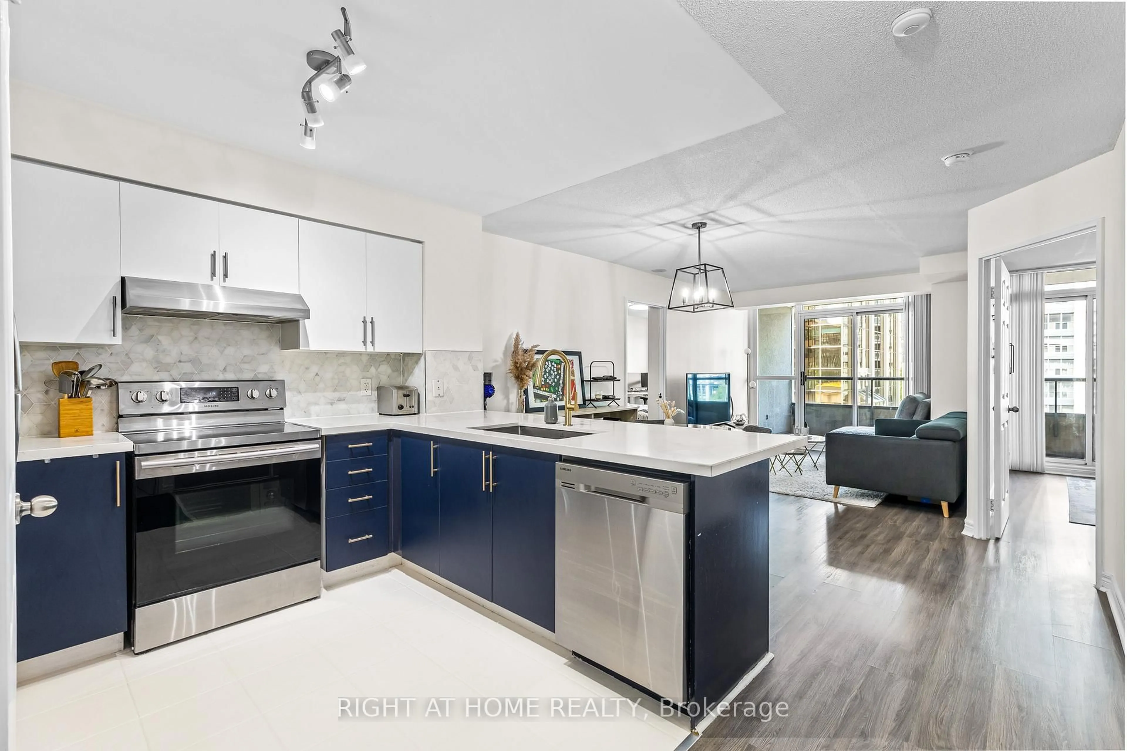 Open concept kitchen, ceramic/tile floor for 23 Hollywood Ave #503, Toronto Ontario M2N 7L8