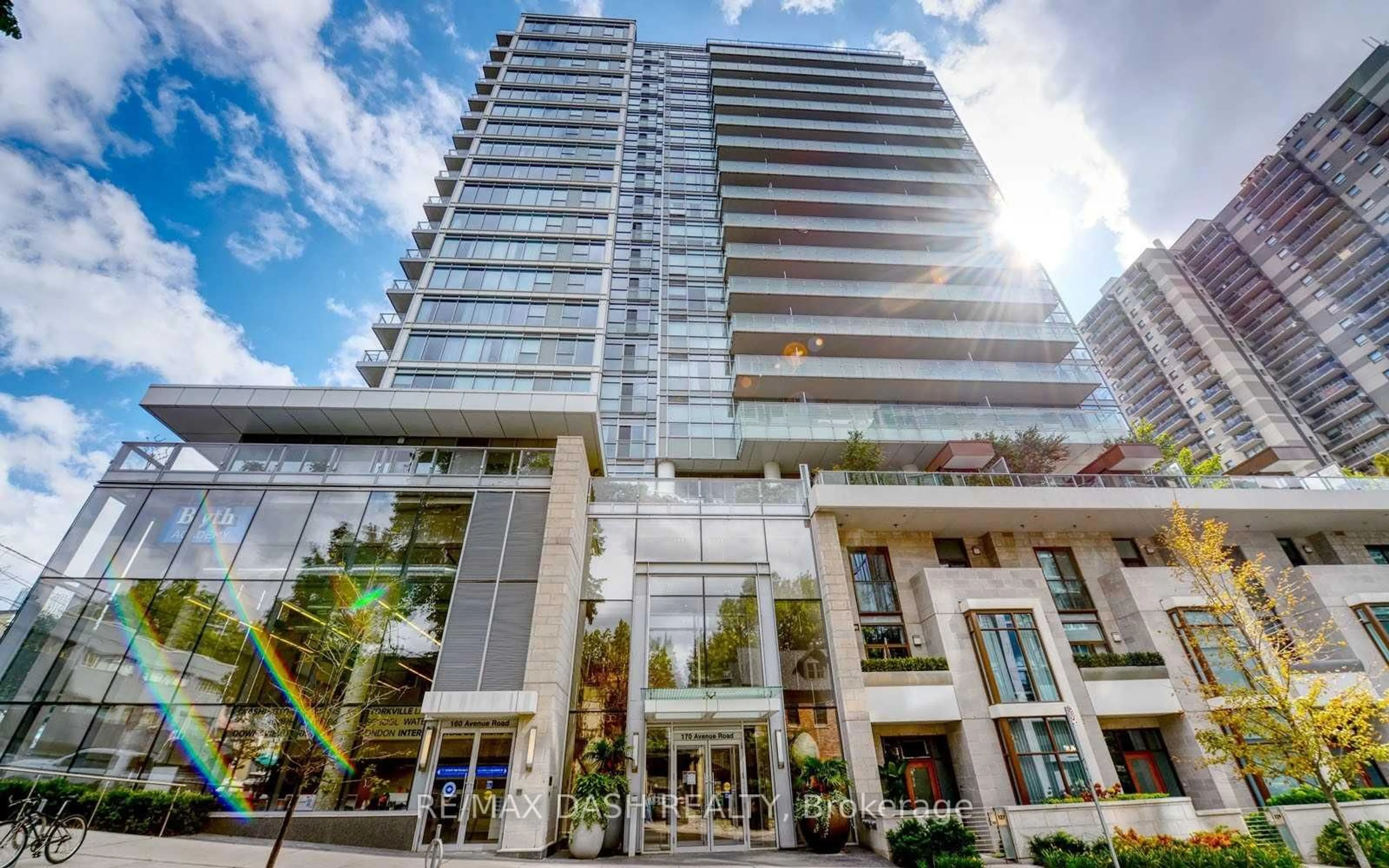 Indoor foyer for 170 Avenue Rd #1704, Toronto Ontario M5R 0A4